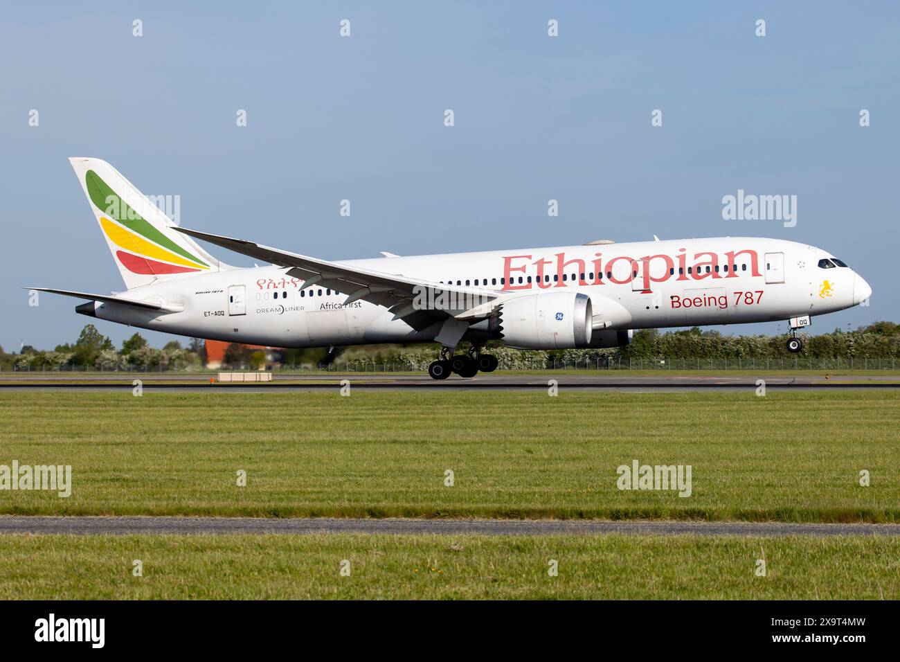Kopenhagen, Dänemark. Mai 2024. Eine Boeing 787-8 Dreamliner der Ethiopian Airlines landet am Flughafen Kopenhagen Kastrup. Ethiopian Airlines ist die nationale Fluggesellschaft Äthiopiens und gehört der äthiopischen Regierung. Der Drehkreuz der Fluggesellschaft befindet sich am Bole International Airport in Addis Abeba. (Credit Image: © Fabrizio Gandolfo/SOPA Images via ZUMA Press Wire) NUR REDAKTIONELLE VERWENDUNG! Nicht für kommerzielle ZWECKE! Stockfoto