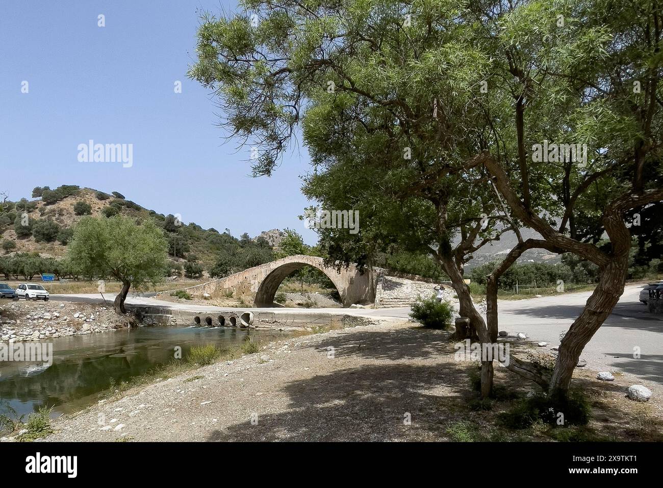 Historische klassische Bogenbrücke aus Stein im venezianischen Architekturstil große alte Brücke aus dem 19. Jahrhundert Steinbrücke aus dem 19. Jahrhundert erbaut 1850 in Stockfoto
