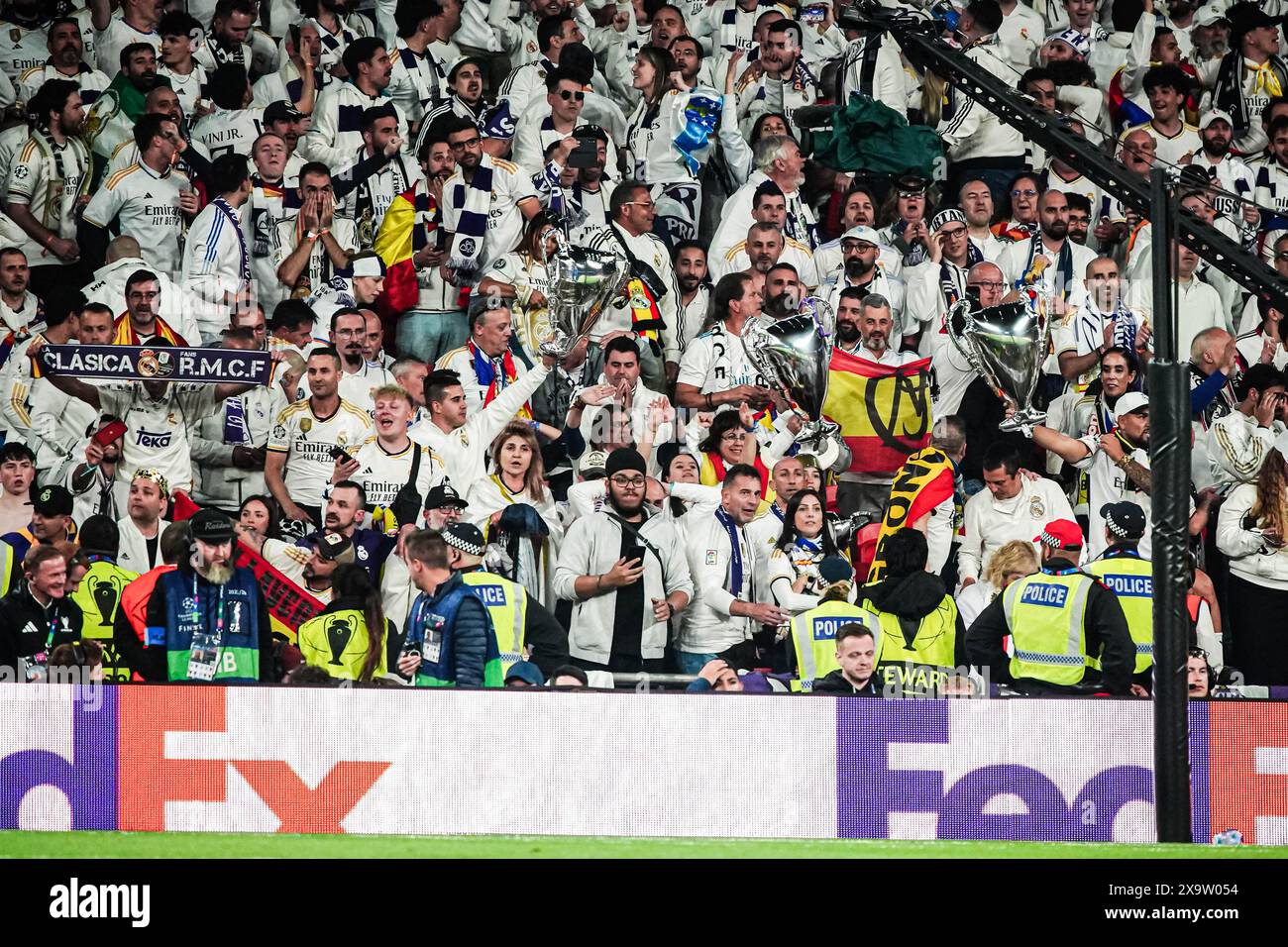 Fans/Ultras Real Madrid eng, Borussia Dortmund vs. Real Madrid, Fussball, Champions League, Finale, Saison 2023/2024, 01.06.2024 Foto: Eibner-Pressefoto/Marcel von Fehrn Stockfoto