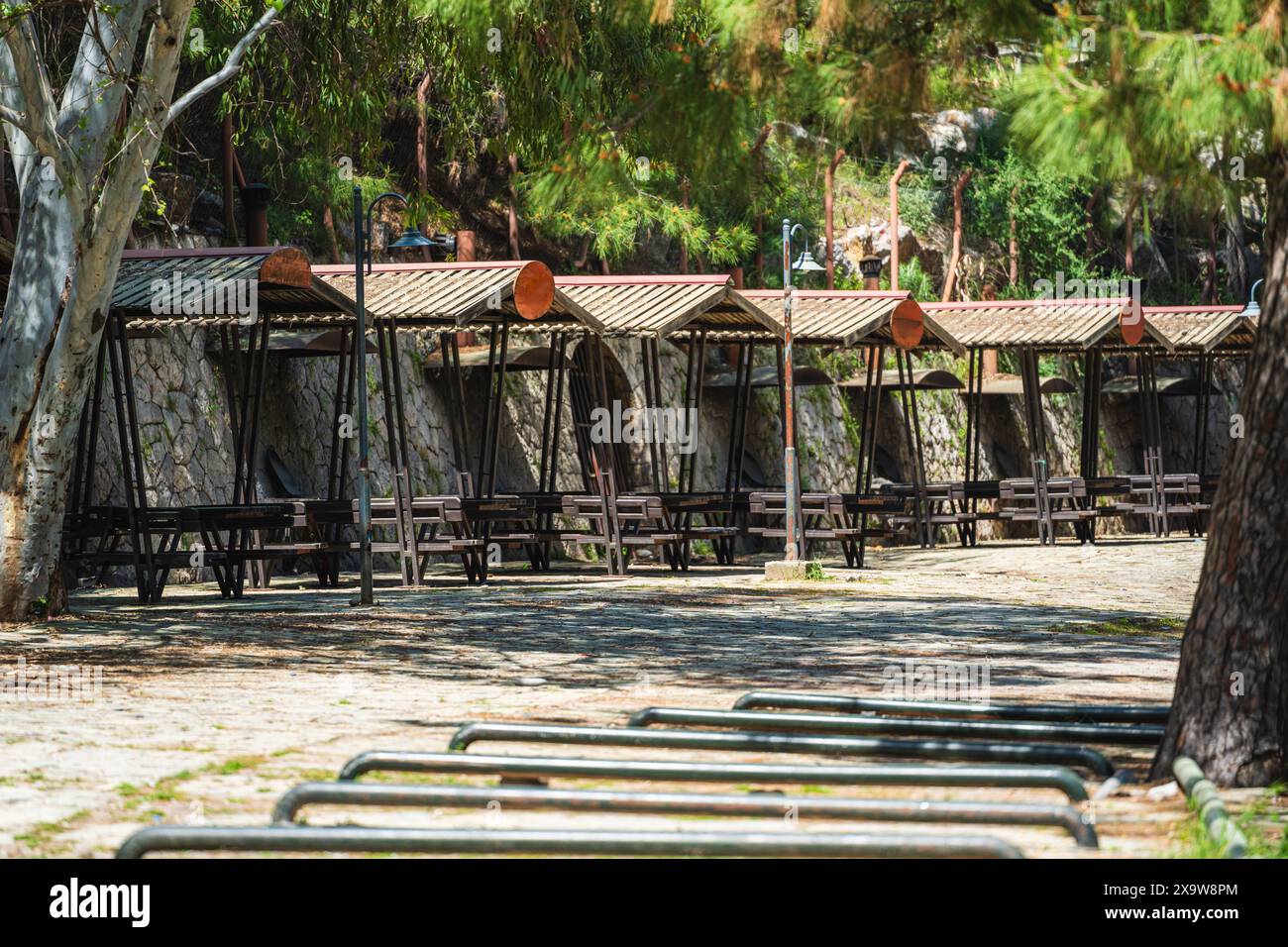 Topcam Picknickbereich am Meer in Antalya, Türkei Stockfoto