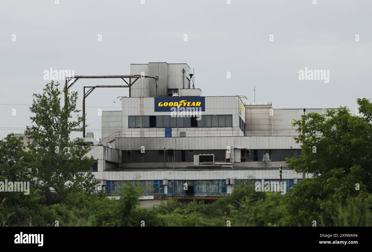 Krusevac, Serbien 03.06.2024 Lieferant von Goodyear-Gummiprodukten Cooper Tyres Stockfoto
