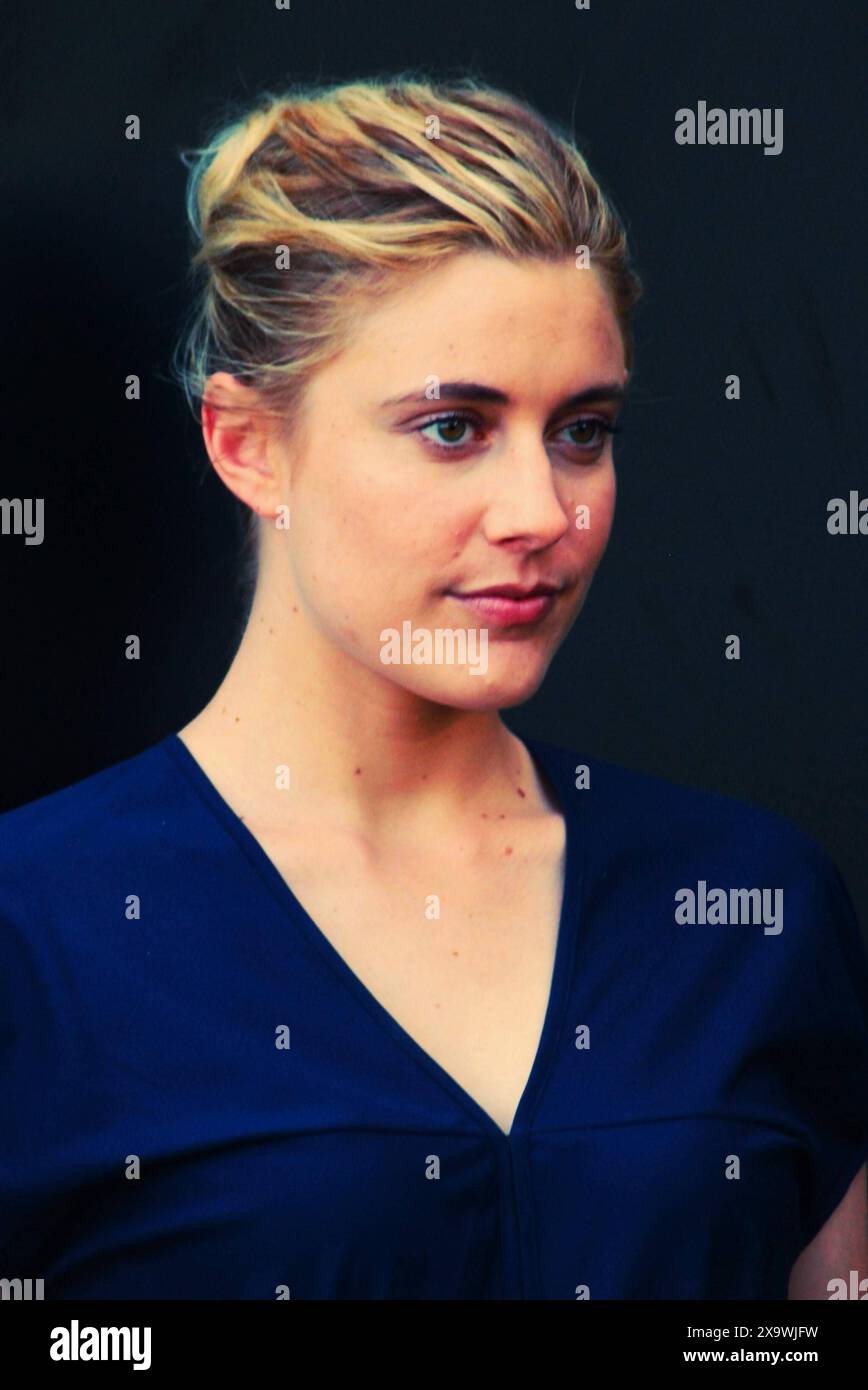 DAS DATENSATZDATUM WURDE NICHT ANGEGEBEN. Greta Celeste Gerwig, geboren am 4. August 1983 in Sacramento – Kalifornien, ist eine US-amerikanische Schauspielerin, Drehbuchautorin, Filmregisseurin und Filmproduzentin. Der von Gerwig 2017 geschriebene und inszenierte Film Lady Bird brachte ihr 2018 zwei Oscar-Nominierungen ein. Ein weiterer Erfolg gelang ihr mit der 2023 erschienenen Komödie Barbie, der mehr als eine Milliarde US-Dollar an den Kinokassen eingespielt. Foto: Greta Gerwig, beim Filmfestival in Venedig, 2011 *** REKORDDATUM NICHT ANGEGEBEN Greta Celeste Gerwig, geb. 4. August 1983 in Sacramento California, i Stockfoto