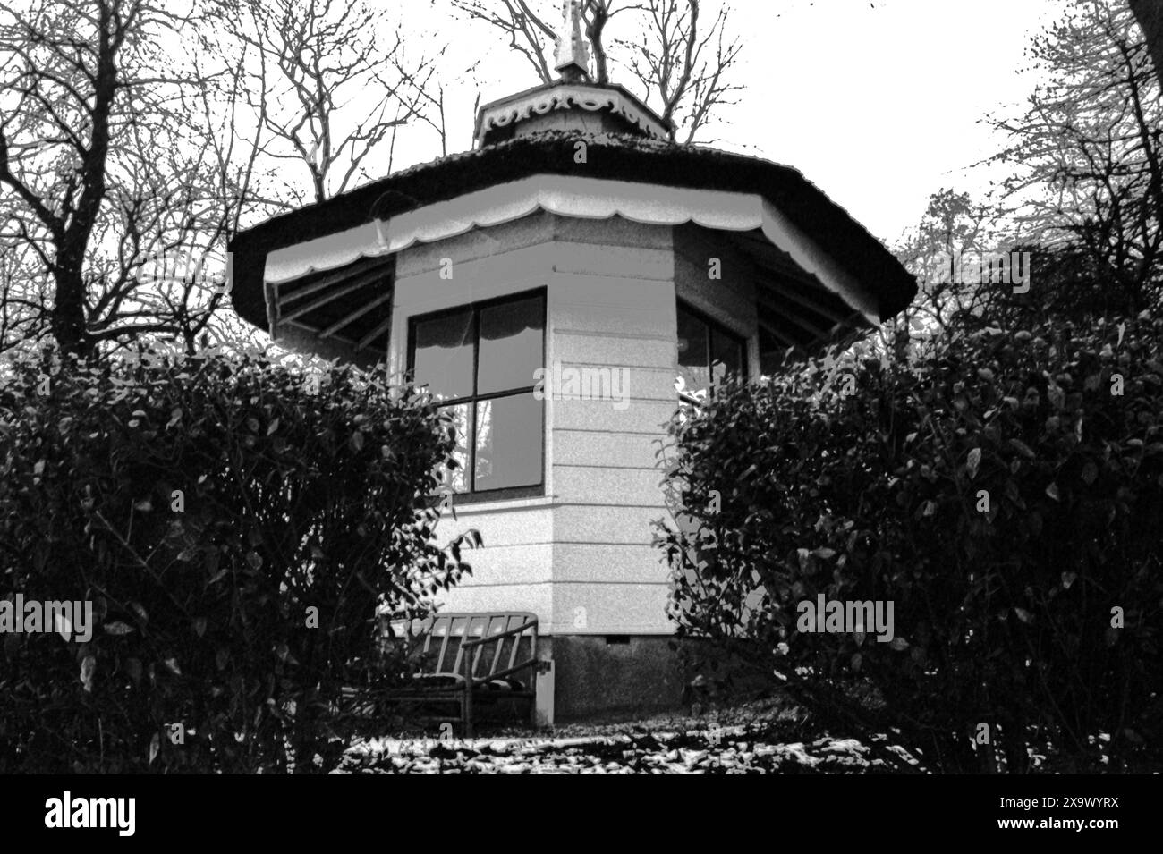 Kleines Teehaus kleines, weißes Teehaus am de Tempel / Tempelgut am Delftweg, Overschie. Rotterdam, Niederlande. Rotterdam - Overschie PTG de Maas Zuid-Holland Nederland Copyright: XGuidoxKoppesxPhotox Stockfoto