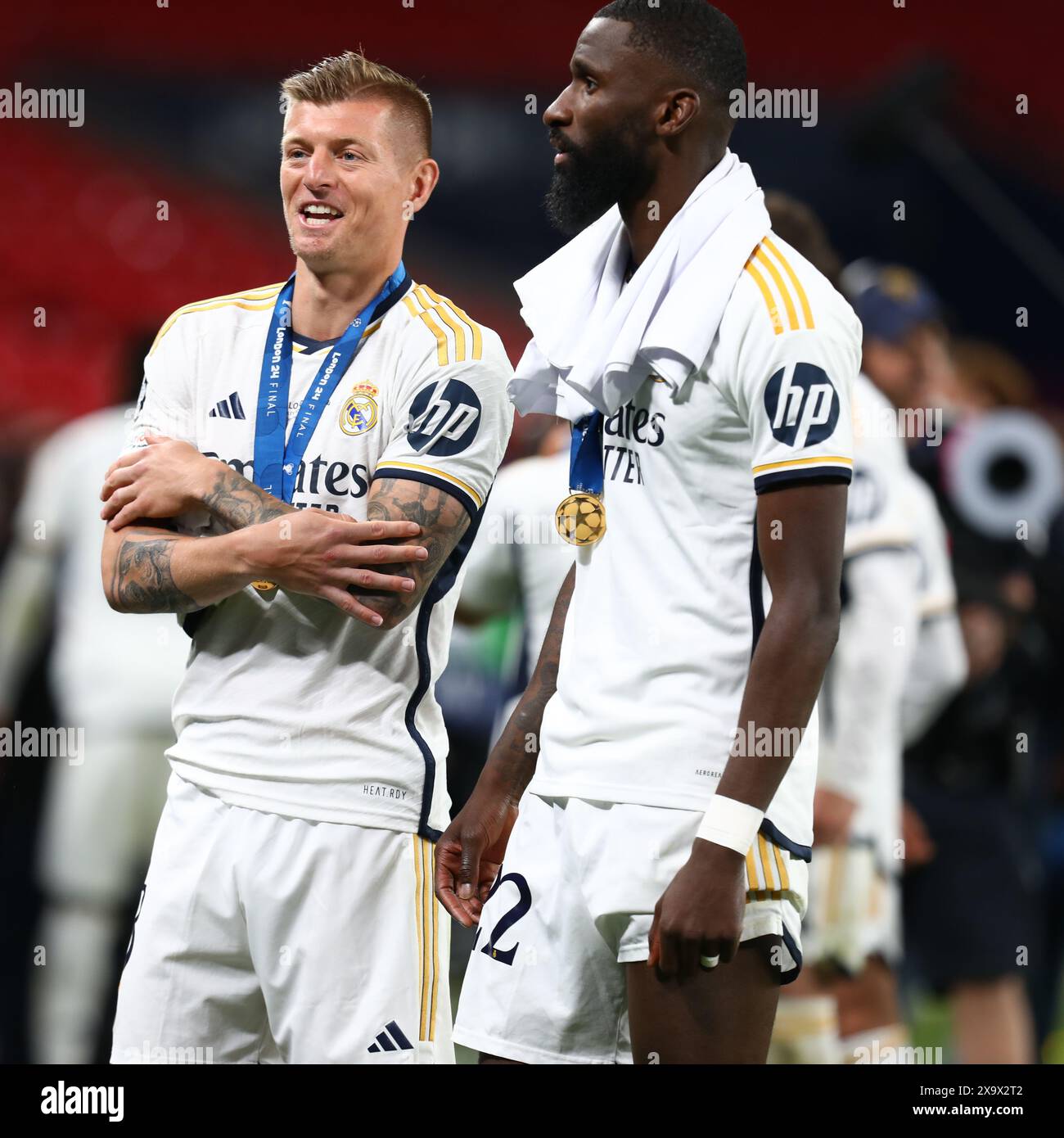 Juni 2024, London, Brent, Vereinigtes Königreich: TONI KROOS feiert den Sieg des UEFA Champions League-Finales mit REAL MADRID gegen BORUSSIA DORTMUND im Wembley Stadium in London, Vereinigtes Königreich (Bild: © Mickael Chavet/ZUMA Press Wire) NUR ZUR REDAKTIONELLEN VERWENDUNG! Nicht für kommerzielle ZWECKE! Stockfoto