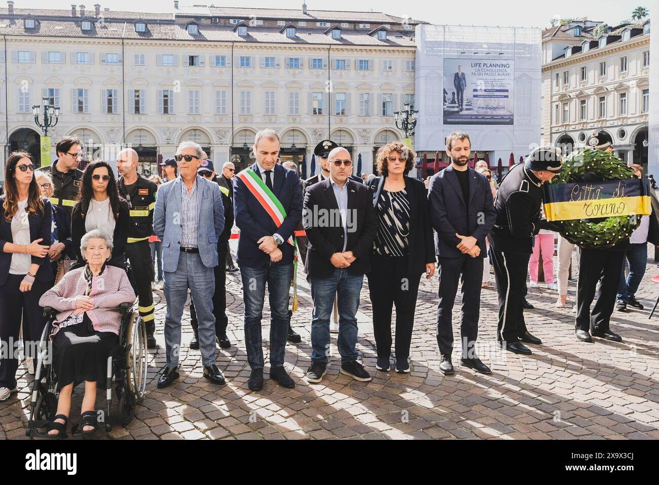 Stefano Lo Russo e le istituzioni cittadine alla memmemoriazione delle vittime della tragedia di Piazza San Carlo a Torino, Italia - Luned&#xec;, 3 Giugno 2024 - Cronaca - ( Foto Andrea Alfano/LaPresse ) Stefano Lo Russo und Stadtinstitutionen auf der Piazza San Carlo Opfergedenken in Turin, Italien - Montag, Juni 2024 - News - ( Foto Andrea Alfano/LaPresse ) Credit: LaPresse/Alamy Live News Stockfoto