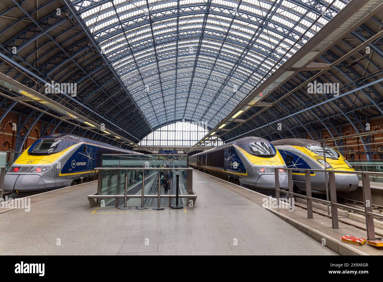 Eurostar Züge am Bahnhof St Pancras International, London, England Stockfoto