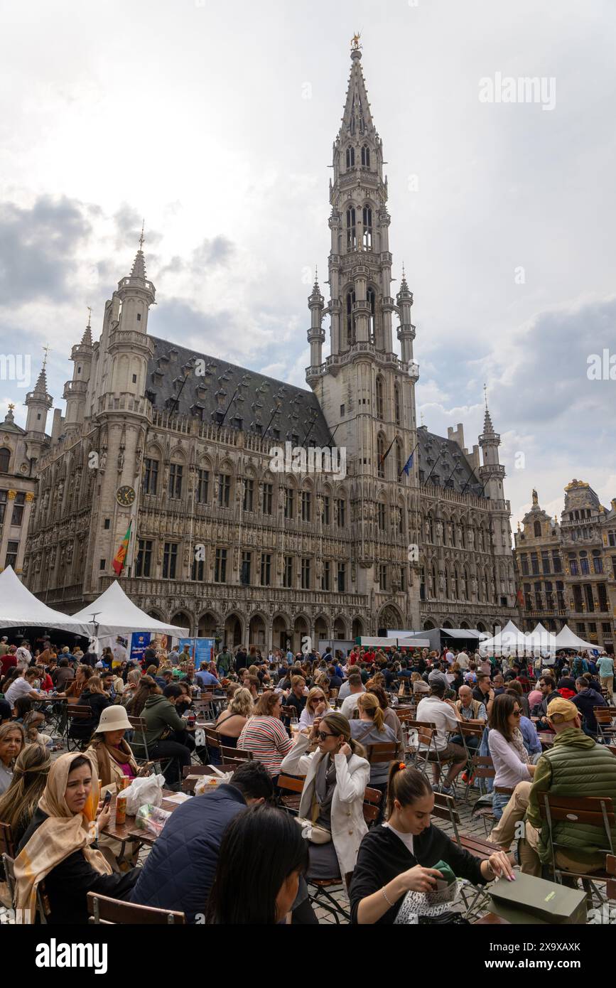 Das Jazz-Festival im Grand Place oder Grote Markt in Brüssel, der belgischen Hauptstadt, wird von Menschenmassen besucht Stockfoto