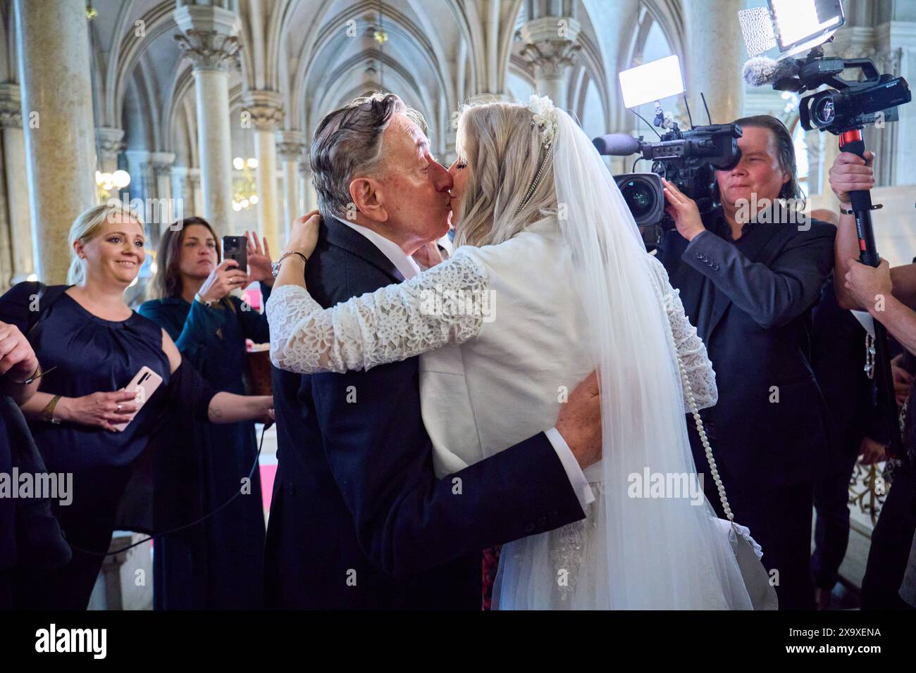 Wien, Österreich. Juni 2024. Richard Lugner heiratet am 1. Juni 2024 ...