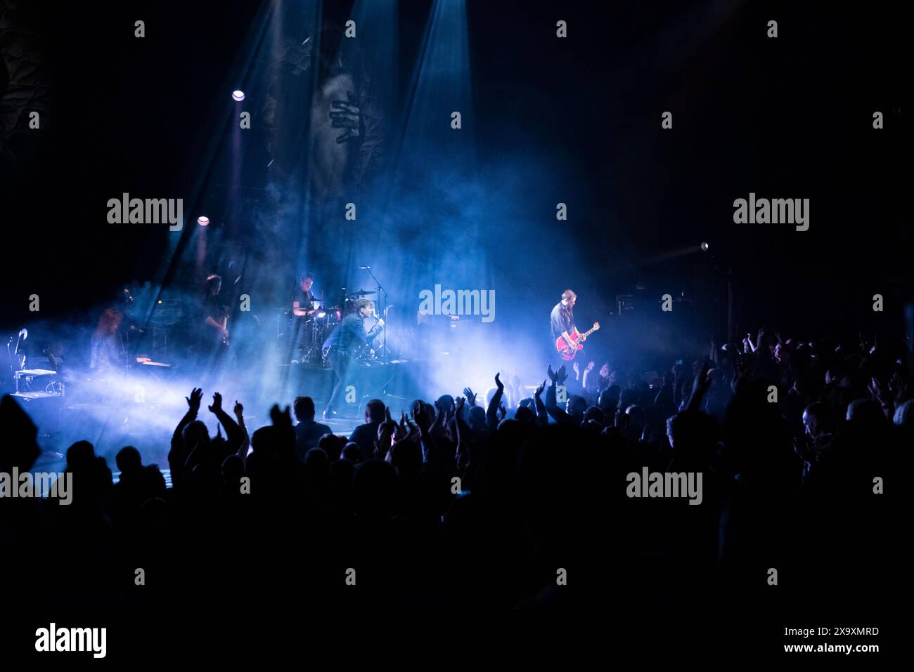 Frontmann der britischen Band Suede Brett Anderson spielte einen Live-Auftritt im Barbican in York. Stockfoto