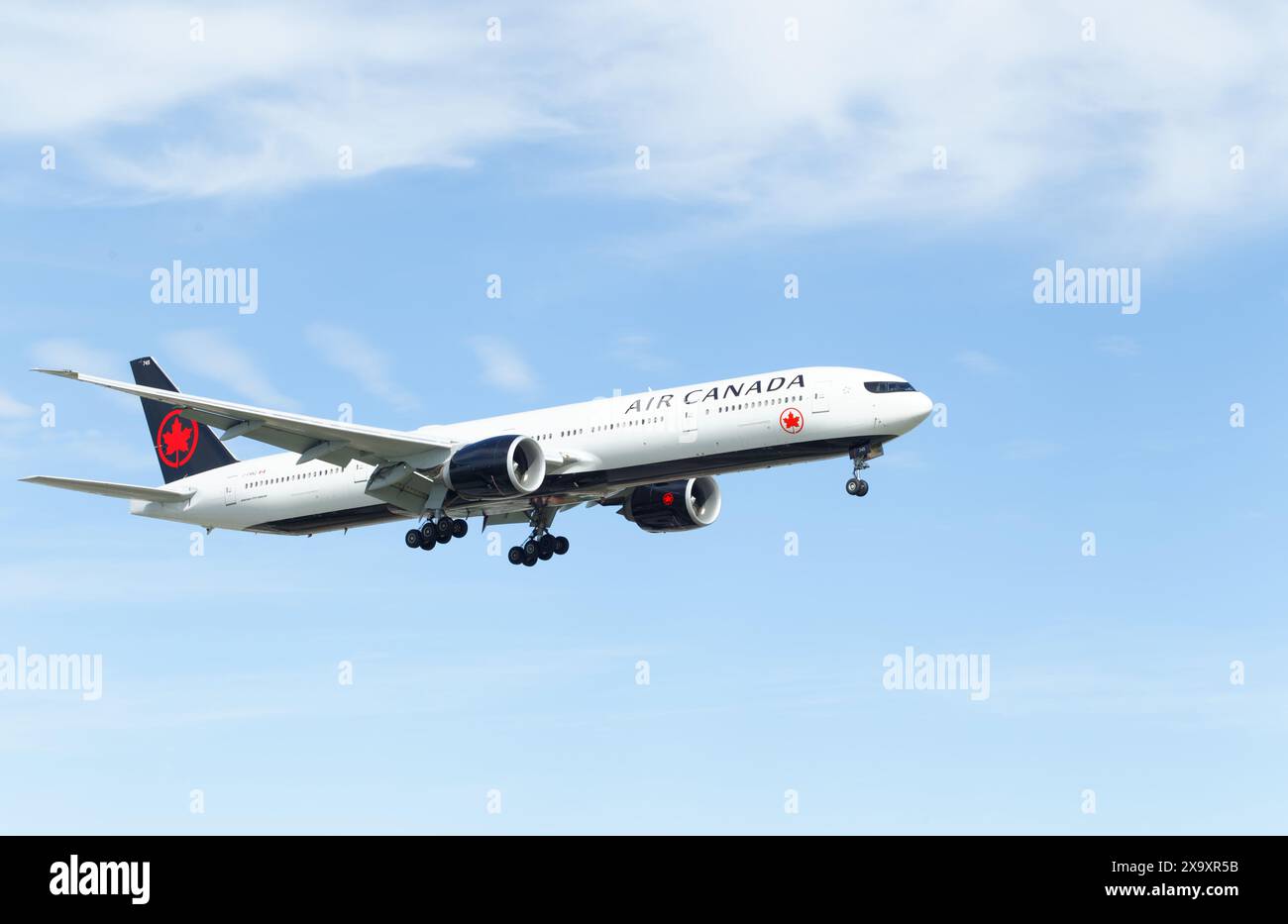 Air Canada Boeing 777-300ER, nähert sich dem Flughafen YUL. Montreal, Quebec, Kanada Stockfoto