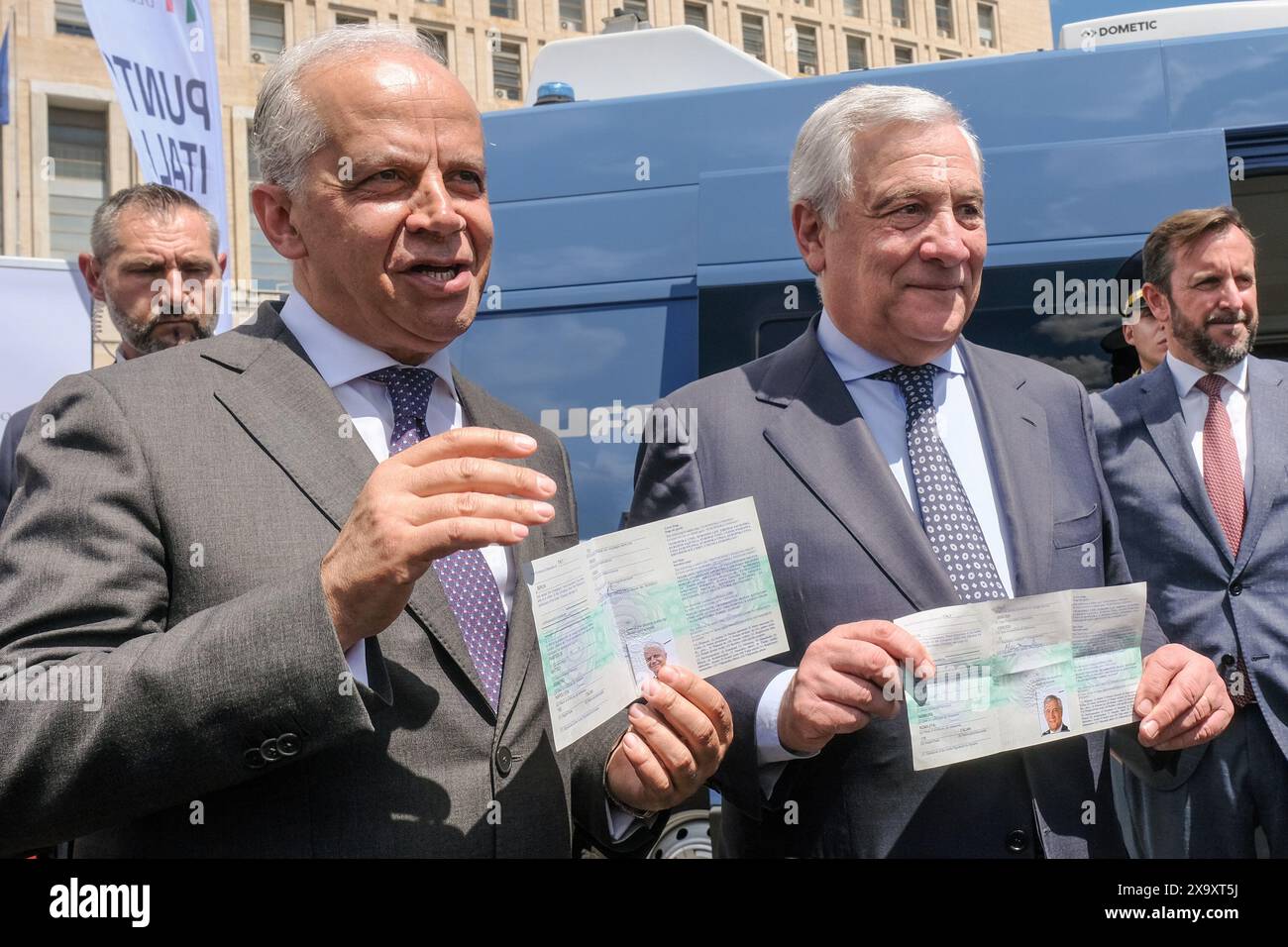 il Vice Presidente del Consiglio e Ministro degli Affari Esteri e della Cooperazione Internazionale, Antonio Tajani, il Ministro dell'Interno Matteo Piantedosi, alla Presentazione de il &#x201c;Punto Italia&#x201d;, postazione consolare itinerante, allestita su un Ufficio mobile della Polizia di Stato, chexie, xie#fxie; in Germania per Fornire assistenza ai tifosi italiani che seguiranno la Nazionale di calcio. Evento svoltosi presso la Farnesina a Roma, Luned&#xec;, 03 Giugno 2024 (Foto Mauro Scrobogna/LaPresse), Vizepräsident des Rates und Minist Stockfoto