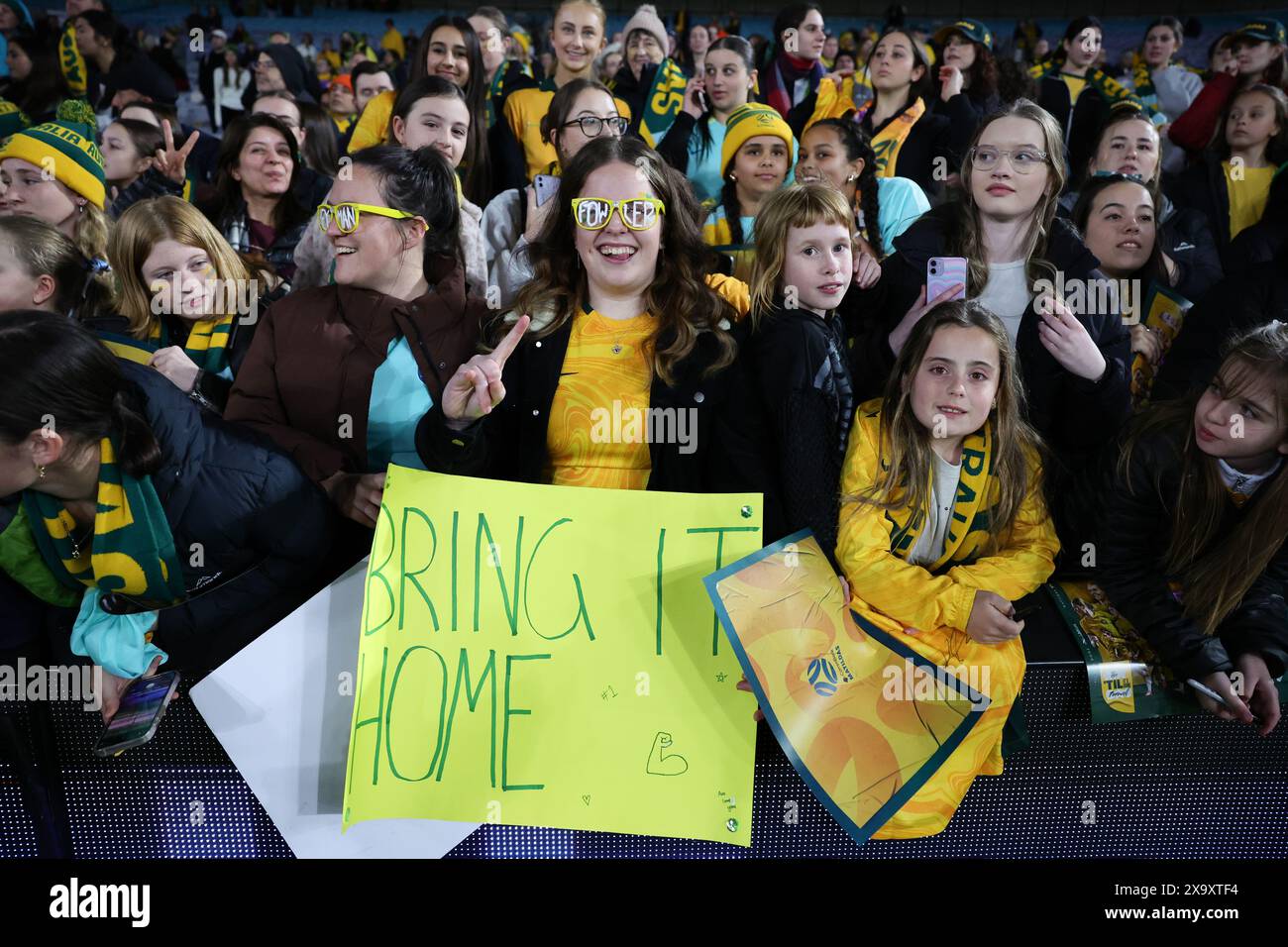 Sydney, Australien. Juni 2024. Fans beim Freundschaftsspiel der Frauen zwischen CommBank Matildas (Australia Women) und China PR Women im Accor Stadium, Sydney, Australien am 3. Juni 2024. Foto von Peter Dovgan. Nur redaktionelle Verwendung, Lizenz für kommerzielle Nutzung erforderlich. Keine Verwendung bei Wetten, Spielen oder Publikationen eines einzelnen Clubs/einer Liga/eines Spielers. Quelle: UK Sports Pics Ltd/Alamy Live News Stockfoto