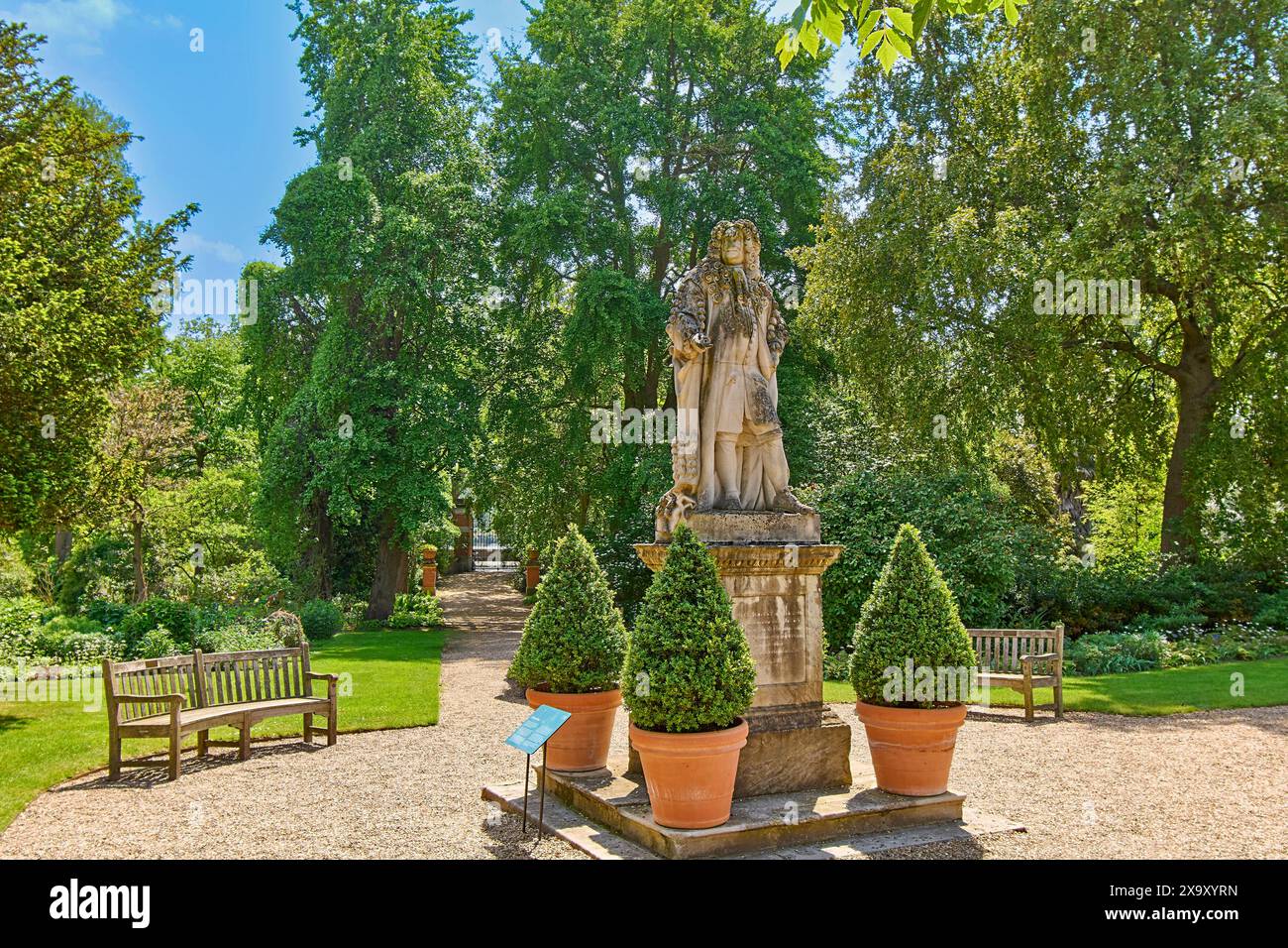 Chelsea Physic Garden The Meeting of the Pathways eine Skulptur von Sir Hans Sloane Stockfoto