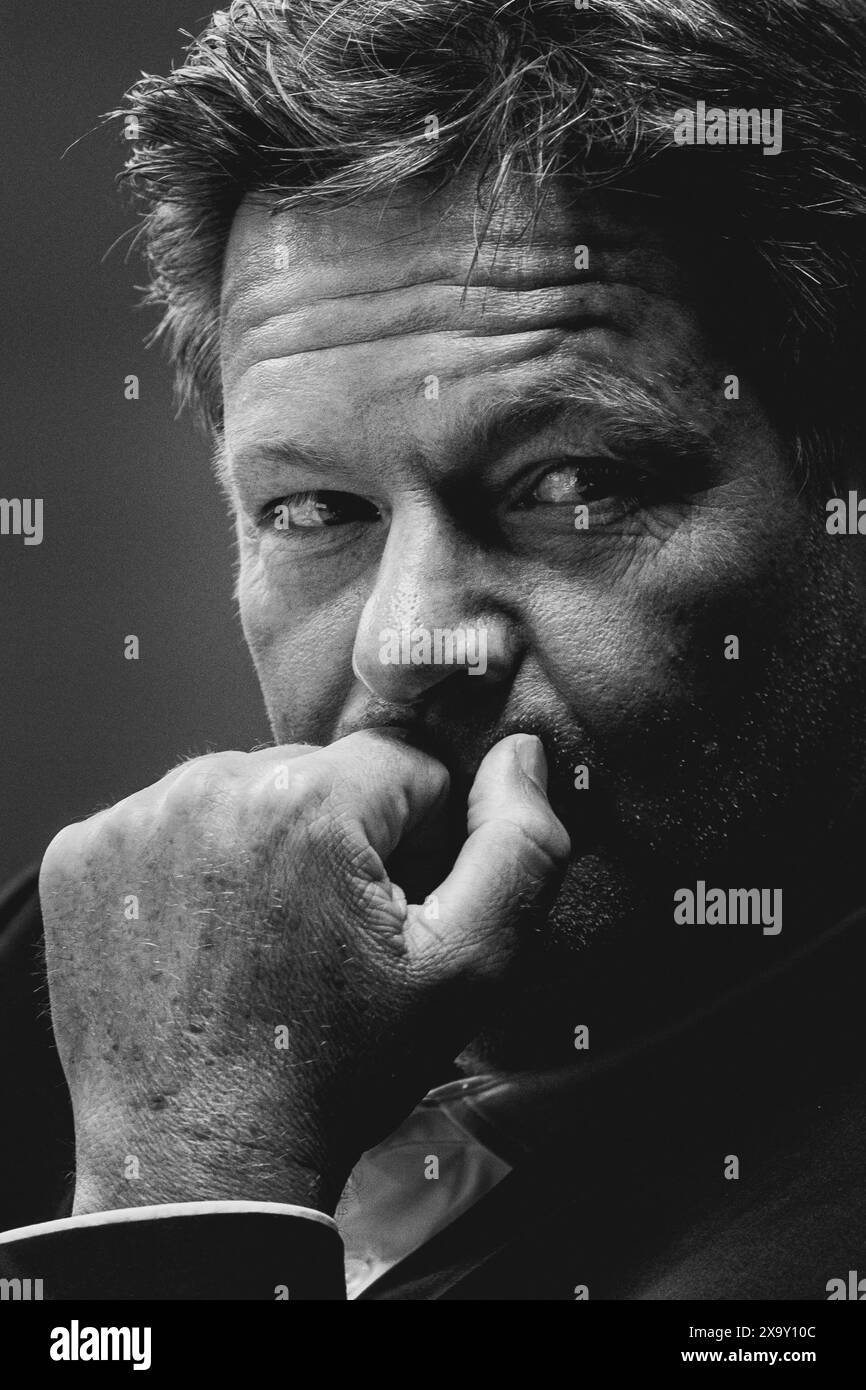 Robert Habeck Buendnis 90/die Gruenen, Bundesminister für Wirtschaft und Klimaschutz und Vizekanzler, aufgenommen im Rahmen der Eroeffnungsreden zum Deutsch-US-amerikanischen Raumfahrtdialog in Berlin, 03.06.2024. Berlin Deutschland *** Robert Habeck Buendnis 90 die Gruenen , Bundesminister für Wirtschaft und Klimaschutz und Vizekanzler, aufgezeichnet während der Eröffnungsreden des Deutsch-Amerikanischen Weltraumdialogs in Berlin, 03 06 2024 Berlin Deutschland Copyright: xFlorianxGaertnerxphotothek.dex Stockfoto