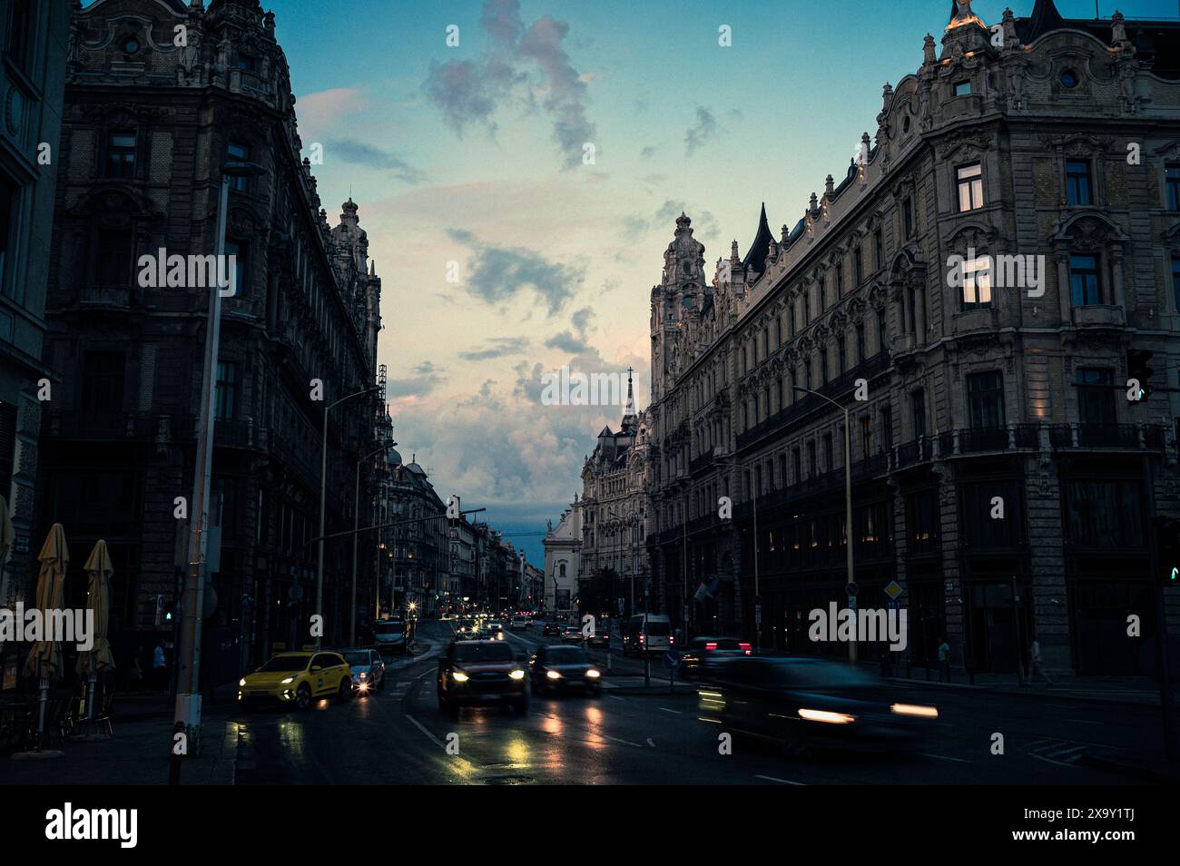 Ferenciek Tere, Ferenciek Square (Parisien Passage) Aufnahme mit langer Verschlusszeit Stockfoto