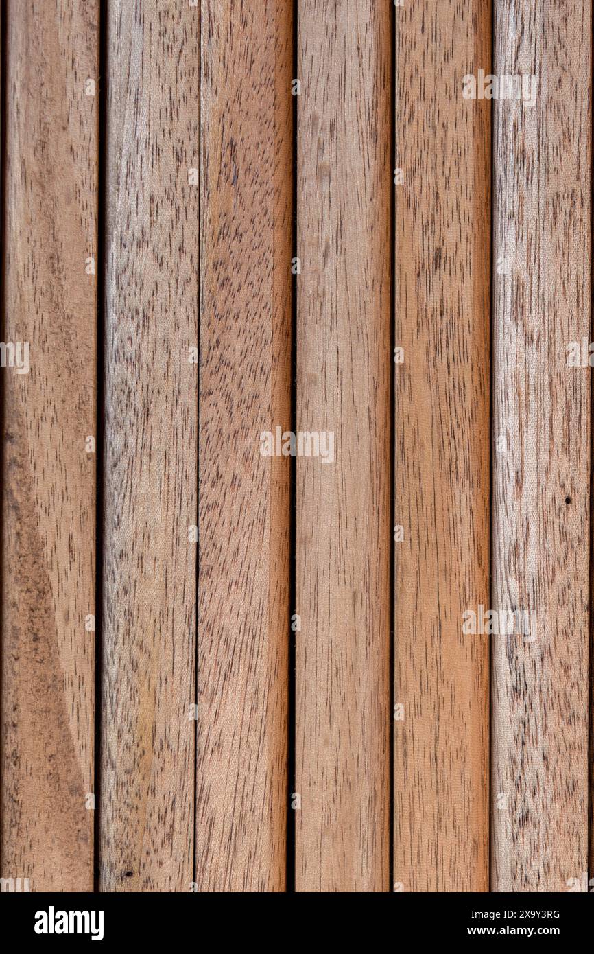 Holzlatten zur Befestigung des Glases an Fenstern in einer Tischlerei in den östlichen Andengebirgen in Zentral-Kolumbien. Stockfoto