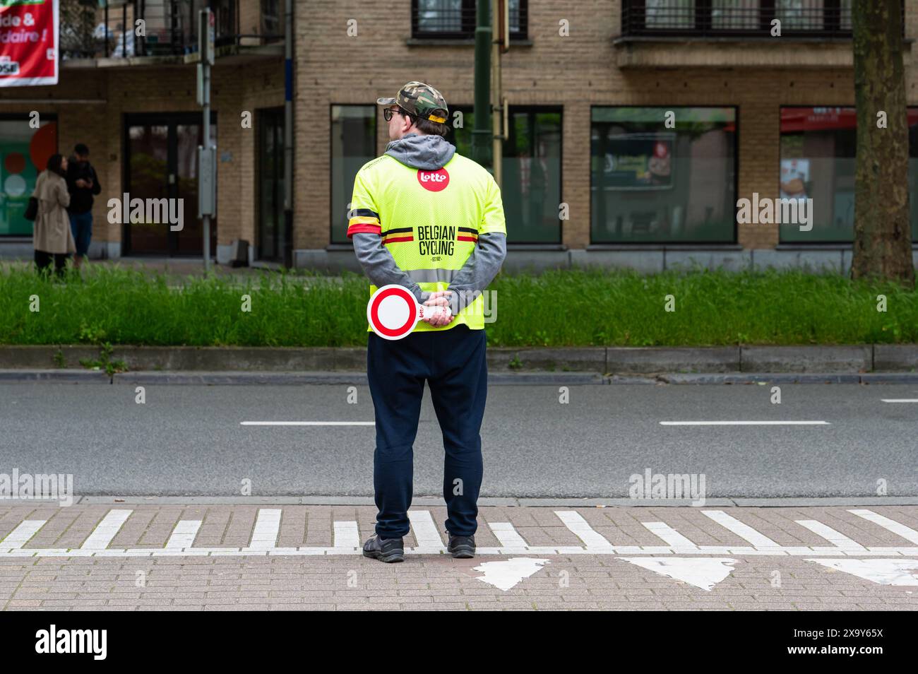 Jette, Brüssel-Hauptstadt-Region, Belgien 2. Juni 2024 - Sicherheitsbeamte beim Brussels Cycling Classic 2024 Stockfoto