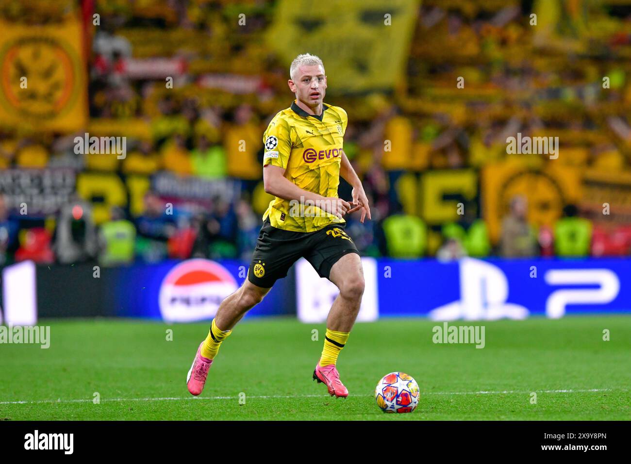 London, England. Juni 2024. Julian Ryerson (26) von Borussia Dortmund, der 2024 im Finale der UEFA Champions League zwischen Borussia Dortmund und Real Madrid in Wembley in London zu sehen war. (Foto: Gonzales Photo - Tommaso Fimiano). Stockfoto