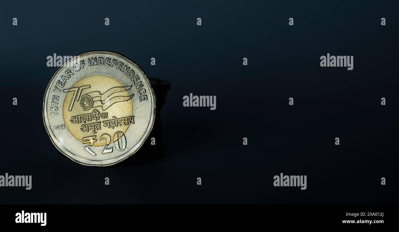 Eine indische Rupie Münze im dunklen Hintergrund Stockfoto