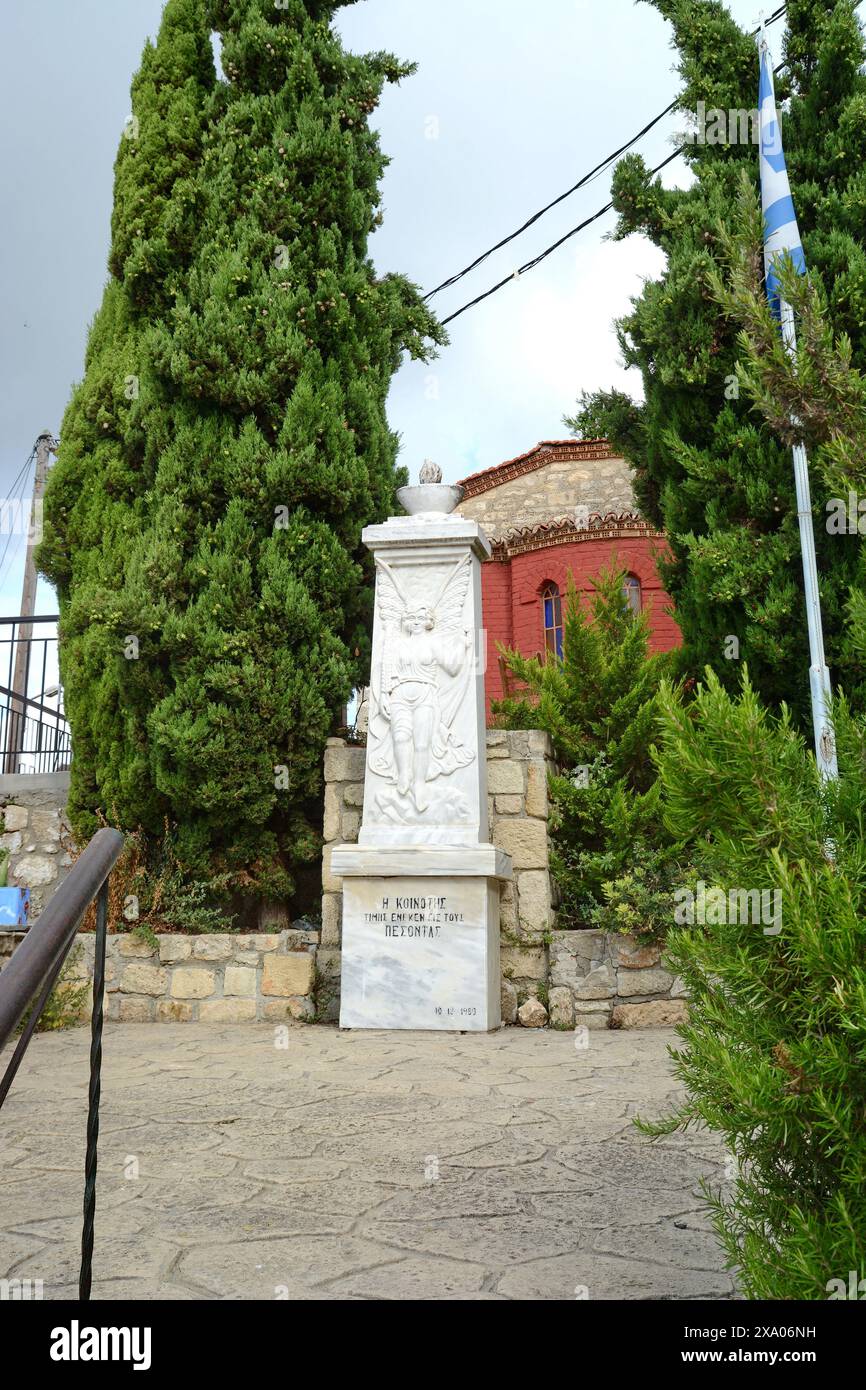 AFYTOS, KASSANDRA, GRIECHENLAND 05. Juli 2023. Kleine Gassen in einem griechischen Touristenort AFYTOS. Stockfoto