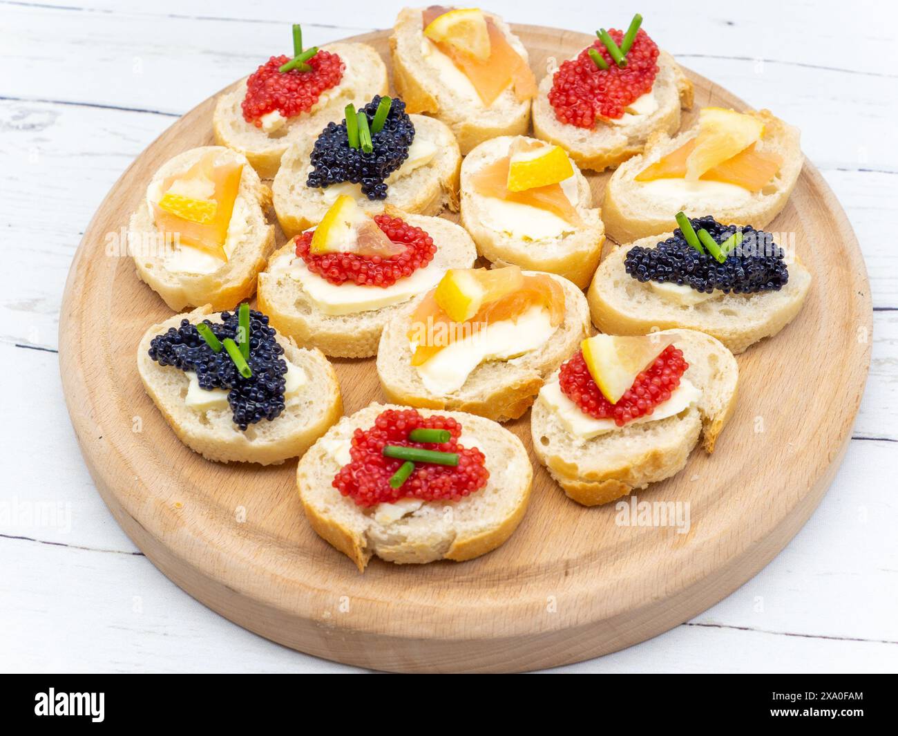 Gemischte Fischrogen Bruschetta Stockfoto