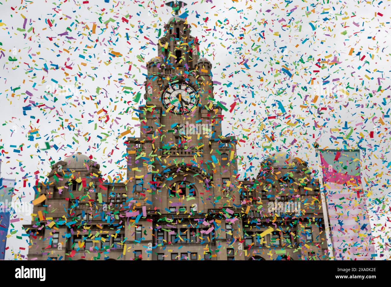 Pier Head, Liverpool, Großbritannien. Juni 2024. Nach ihrer Jungfernfahrt legte Cunards neues Linienschiff Queen Ann für eine Namenszeremonie in Liverpool an. Cunard richtete eine Bühne für die Namensgebung ein und veranstaltete die Veranstaltung am Ufer der Mersey. Der transatlantische Dienst und die Passagierschifffahrt von Cunard wurde 1840 in Livepool gestartet. Quelle: Rena Pearl/Alamy Live News Stockfoto