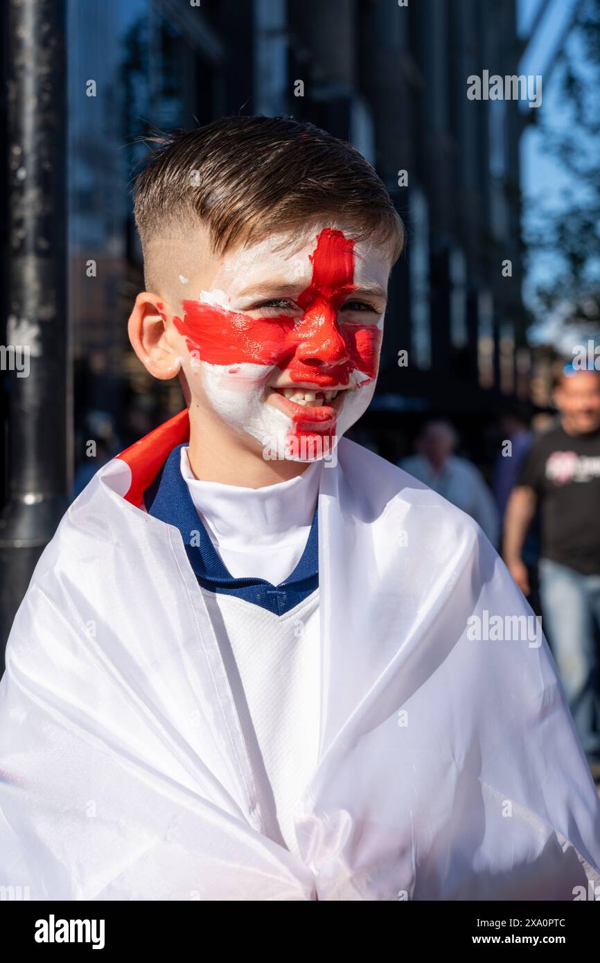 Newcastle upon Tyne, Großbritannien. Juni 2024. England Fan vor dem England gegen Bosnien Mens International Football Friendly. Quelle: Hazel Plater/Alamy Live News Stockfoto