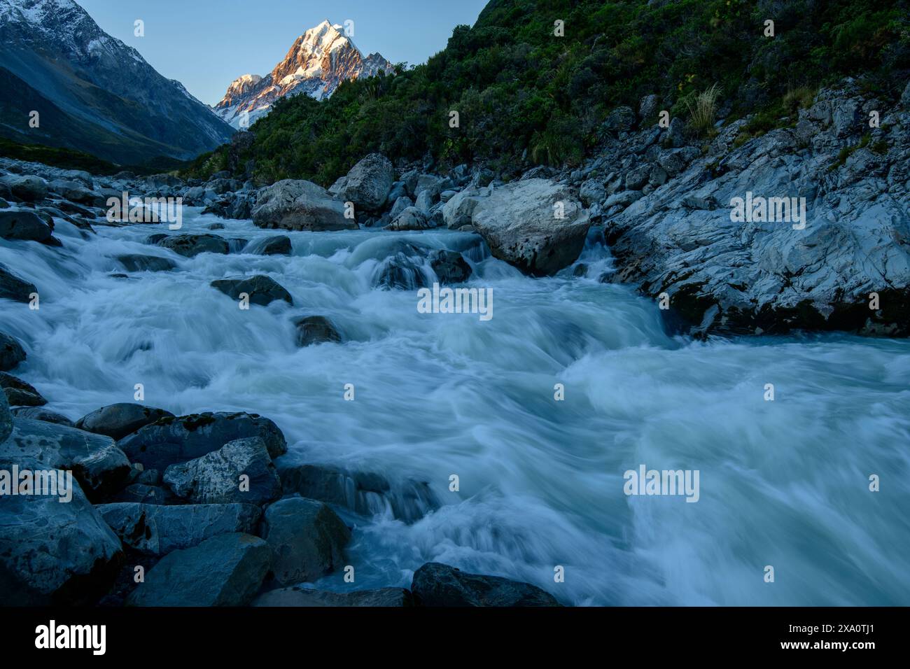 Neuseeland, Südinsel, Südalpen, Mount Cook Nationalpark, Aoraki, Mount Cook und Hooker River Stockfoto