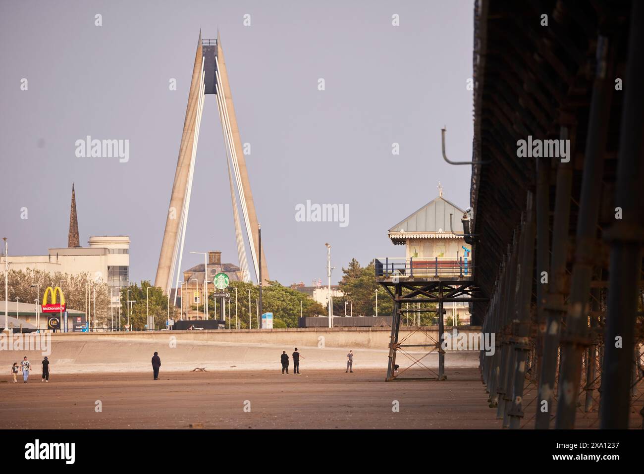 Southport, Sefton, Merseyside. Southport Marine Way Bridge und Pier Stockfoto
