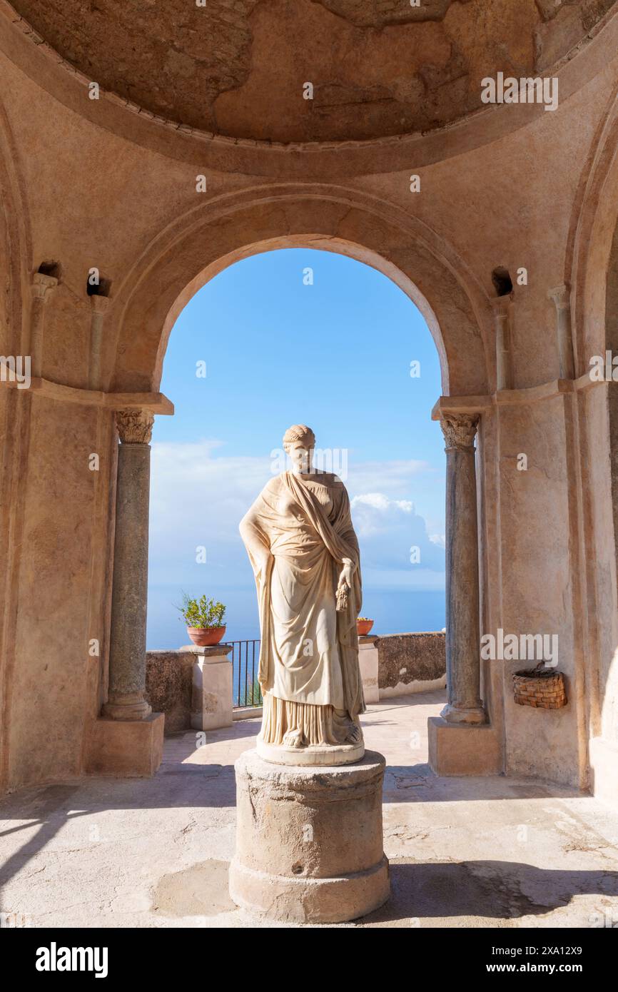 Terrasse der Unendlichkeit, Marmorbüsten Villa Cimbrone Ravello, Amalfiküste, Kampanien, Italien, Europa Stockfoto