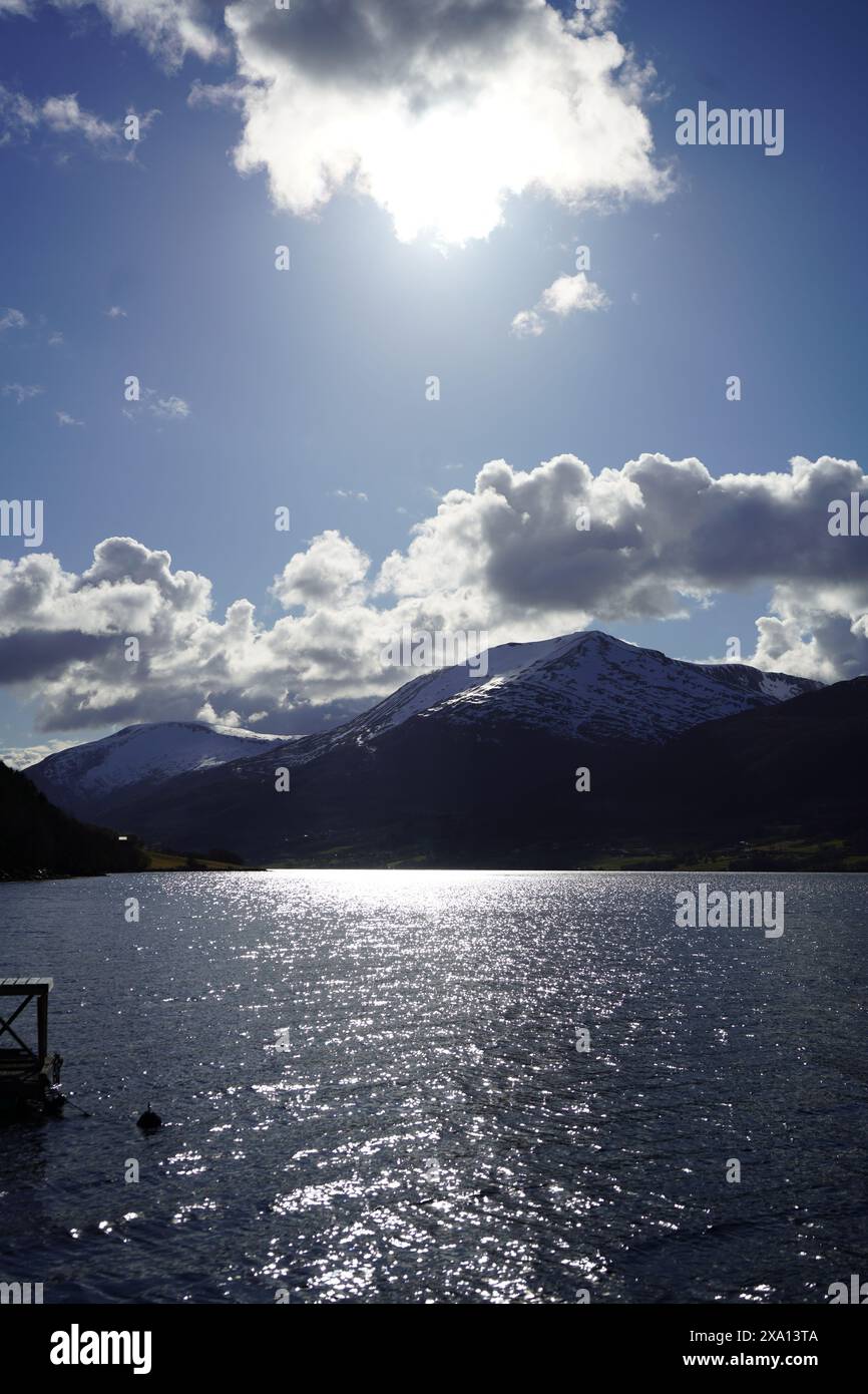 Wunderschönes Frühlingswetter in Batnfjorden, Norwegen Stockfoto