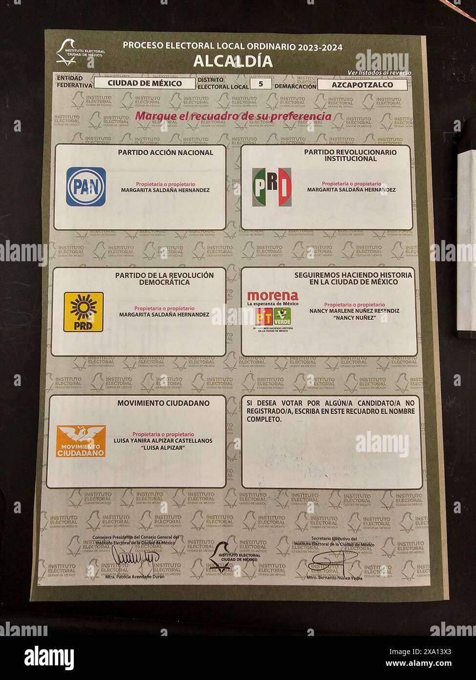 Mexiko-Stadt, Mexiko - 2. Juni 2024: Am Wahltag für die Präsidentin der mexikanischen Republik gewinnt die Morena-Partei mit Claudia Sheibaum Stockfoto