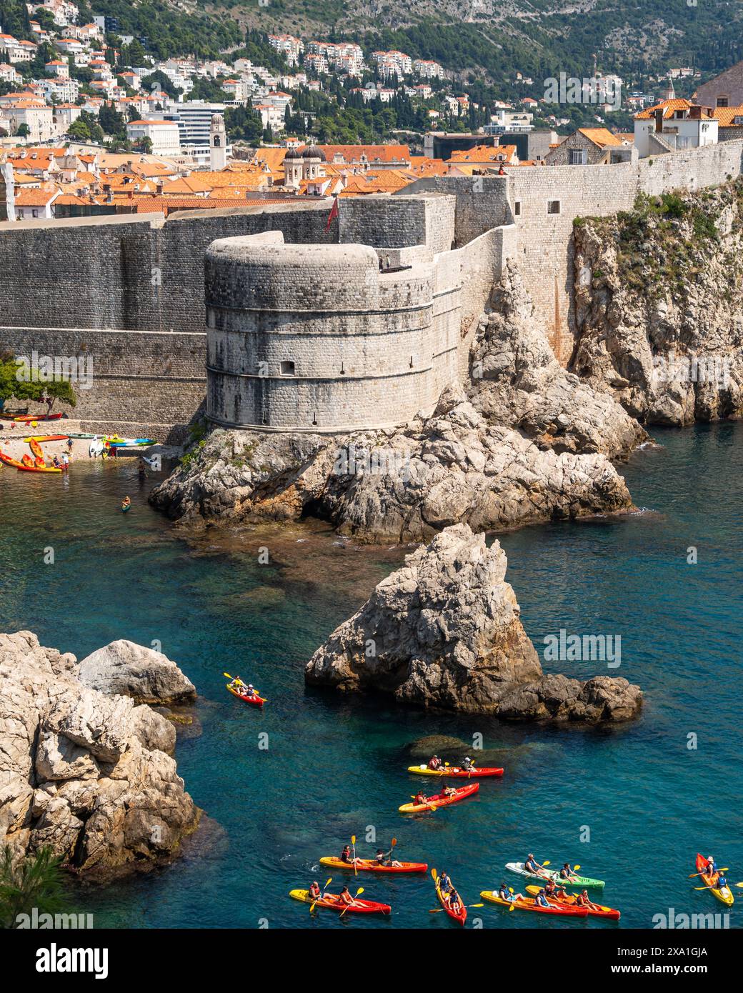 Malerische Aussicht auf den historischen Charme und die architektonische Schönheit der Altstadt von Dubrovnik in Kroatien. Stockfoto