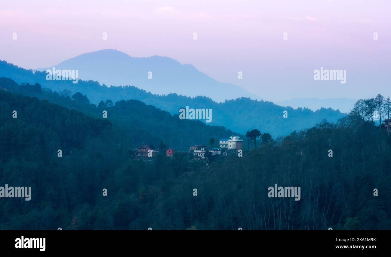 Ein Blick aus der Vogelperspektive auf den Himalaya im Morgenlicht Stockfoto