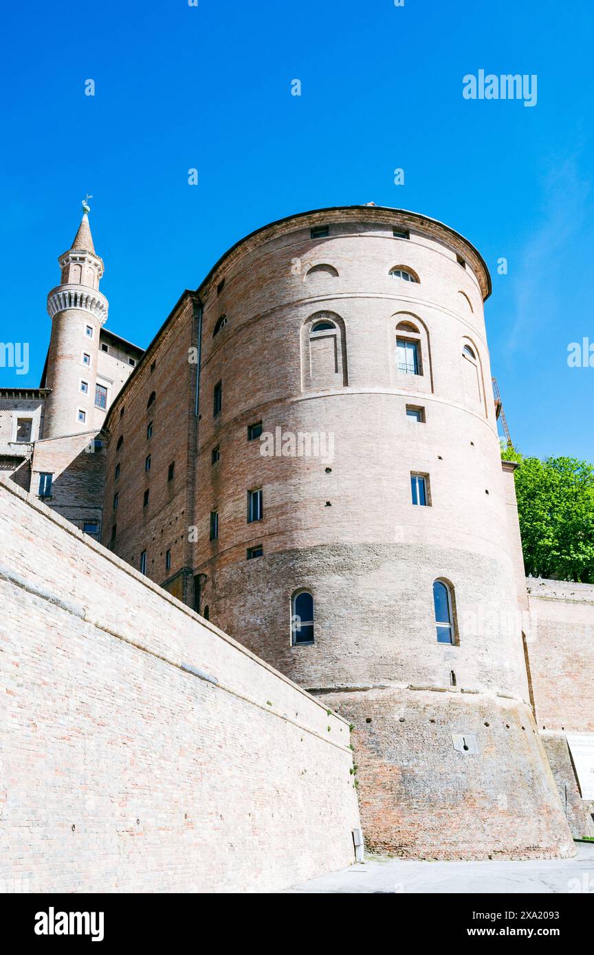 Der Herzogspalast, ein Renaissancebau in der italienischen Stadt Urbino in den Marken Stockfoto