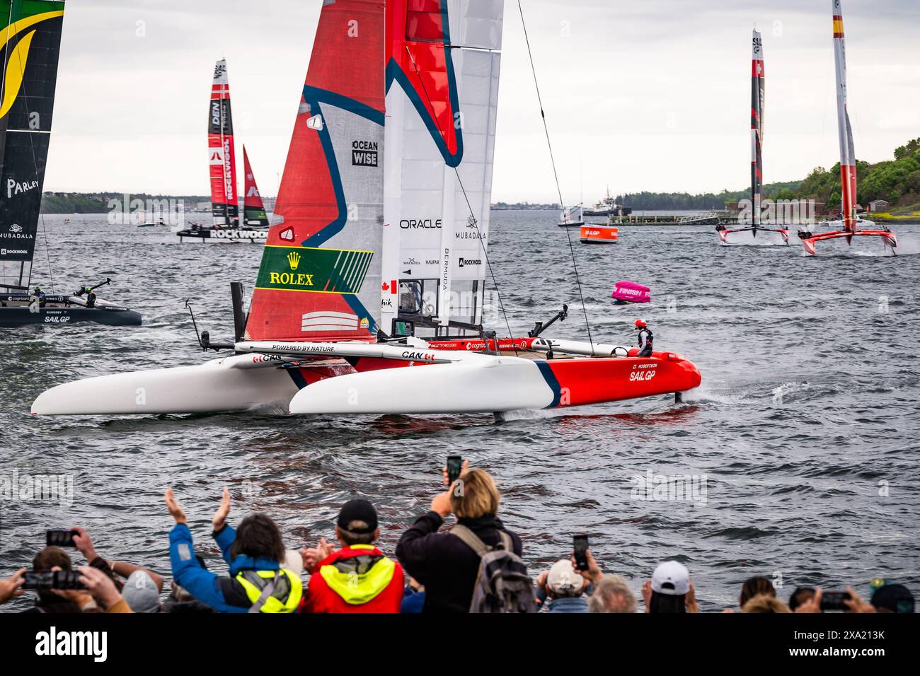 Team Canada überquerte die Ziellinie während des Sail GP-Events im Juni 2024 in Halifax, Nova Scotia, Kanada. Stockfoto