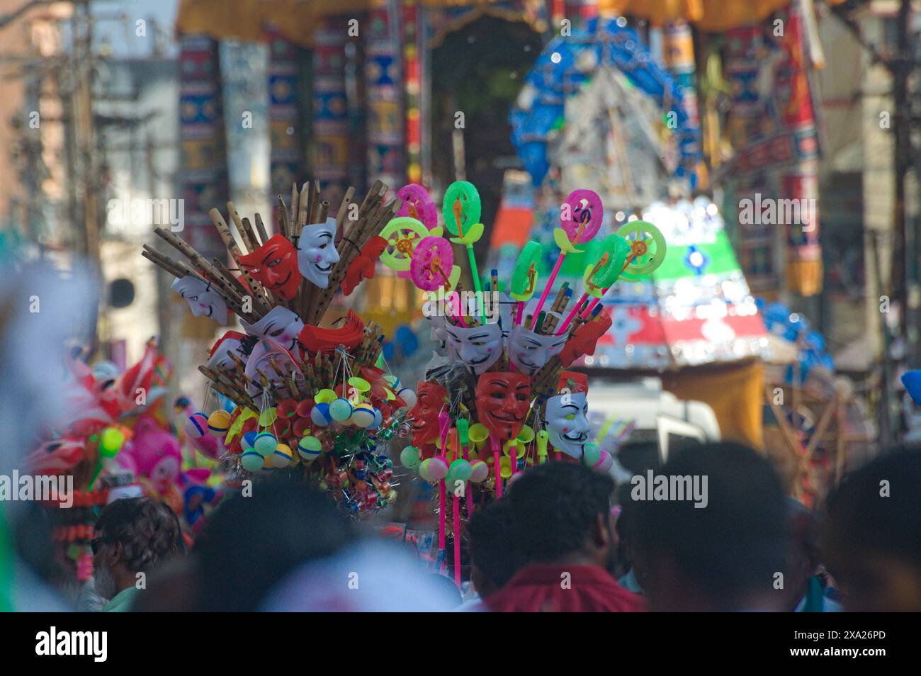 Bunte Street Merchandise im Thanjavur Chithirai ther Thiruvizha, einem Sommertempelfestival in Südindien Stockfoto