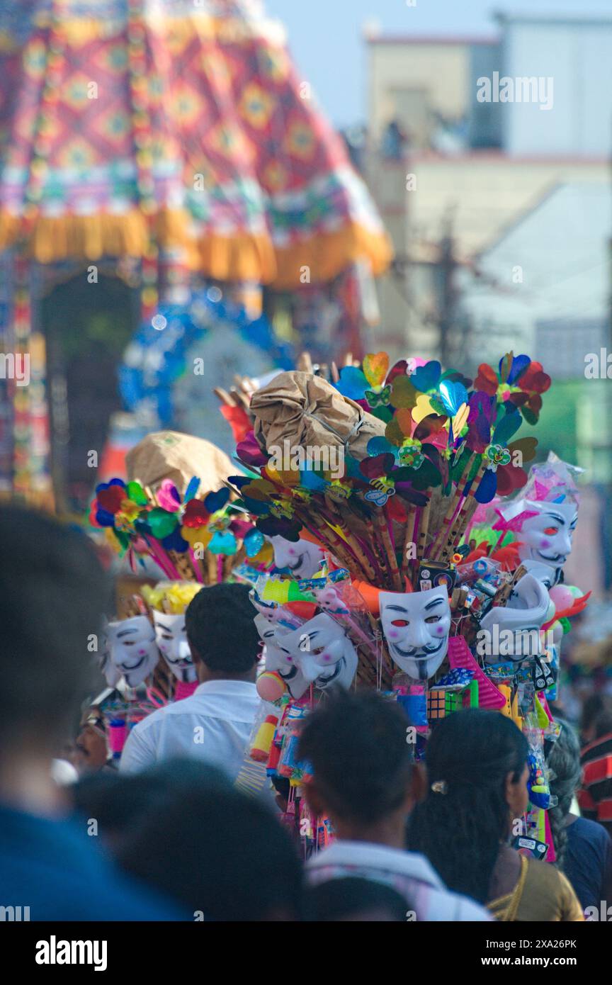 V für Vendetta Mask, ausgestellt von einem Straßenverkäufer in Thanjavur Chithirai ther Thiruvizha Stockfoto