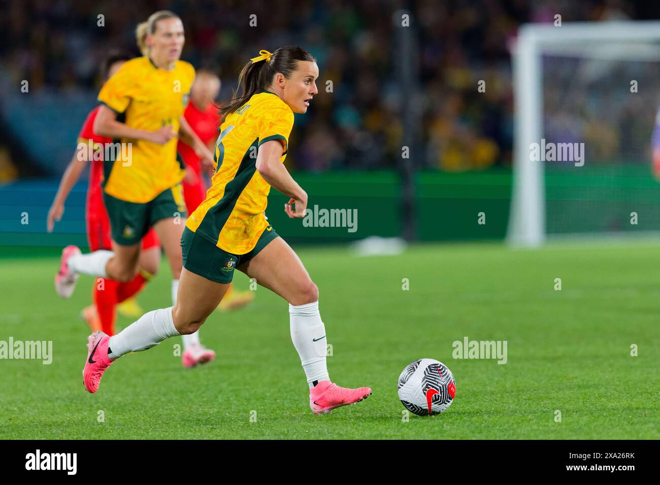 Sydney, Australien. Juni 2024. Hayley Raso aus Australien kontrolliert den Ball während des internationalen Freundschaftsspiels zwischen Australien und China PR am 3. Juni 2024 im Accor Stadium in Sydney, Australien Credit: IOIO IMAGES/Alamy Live News Stockfoto