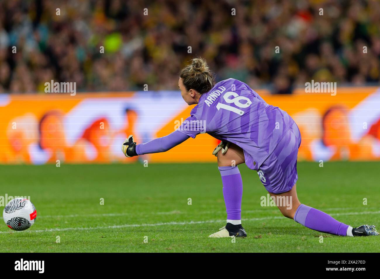 Sydney, Australien. Juni 2024. Mackenzie Arnold aus Australien gibt den Ball während des internationalen Freundschaftsspiels zwischen Australien und China PR am 3. Juni 2024 im Accor Stadium in Sydney, Australien. Credit: IOIO IMAGES/Alamy Live News Stockfoto