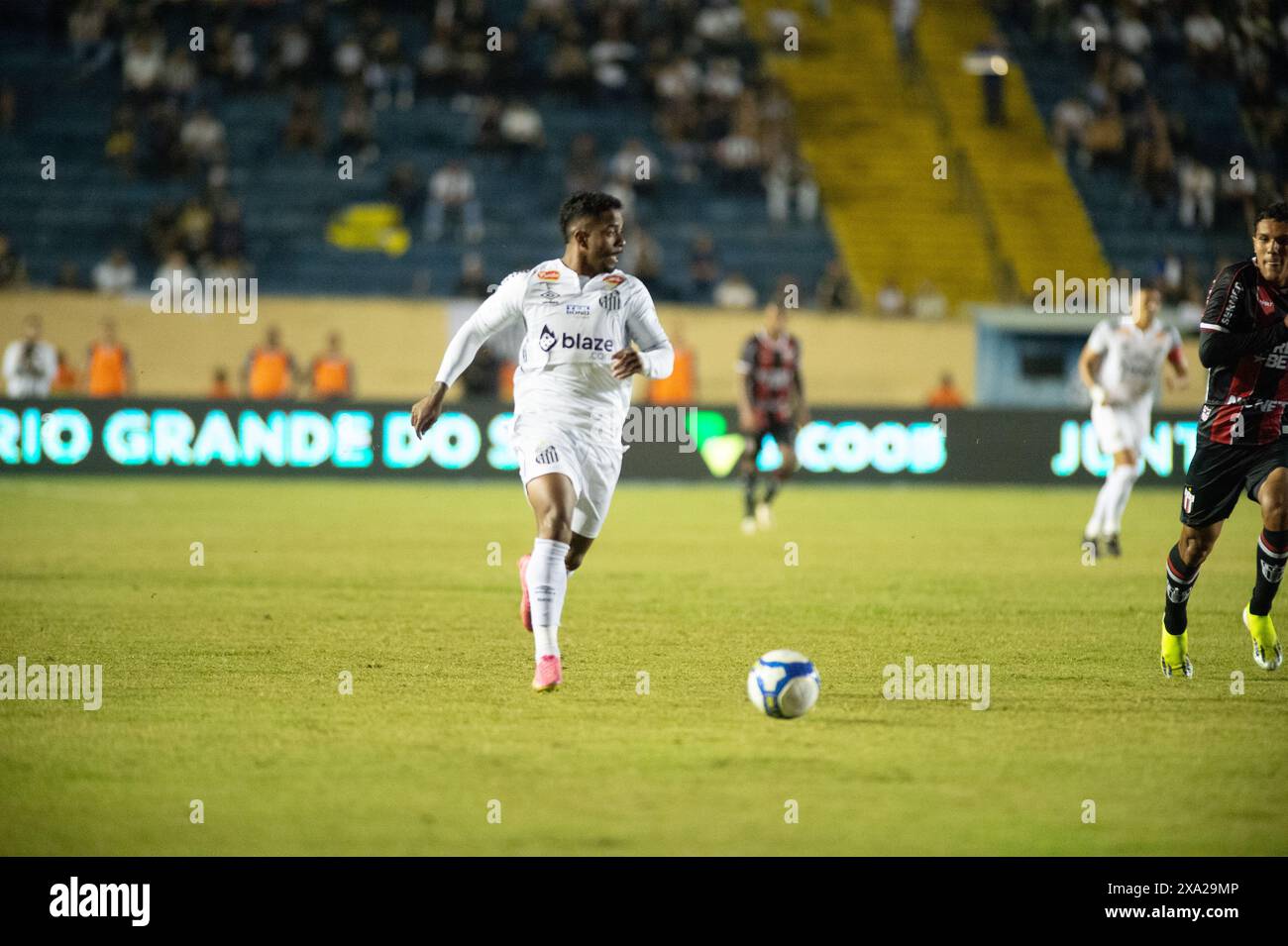 Londrina, Brasilien. Juni 2024. PR - LONDRINA - 03/06/2024 - BRASILEIRO B 2024, SANTOS x BOTAFOGO-SP - Hayner Spieler für Santos während eines Spiels gegen Botafogo-SP im Stadion DO Cafe für die brasilianische B 2024 Meisterschaft. Foto: Henrique Campinha/AGIF Credit: AGIF/Alamy Live News Stockfoto