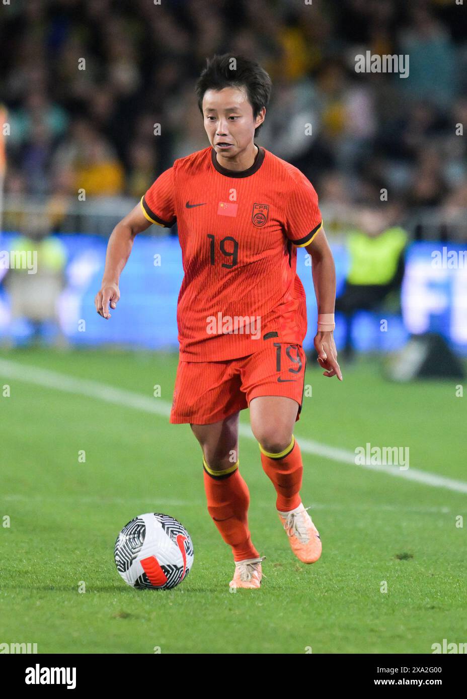 Sydney Olympic Park, Australien. Juni 2024. Zhang Linyan von der chinesischen Frauenfußballmannschaft wird während des Spiels der „Til IT's Done“ Farewell Series zwischen Australien und China im Accor Stadium in Aktion gesehen. Endpunktzahl; Australien 2:0 China Credit: SOPA Images Limited/Alamy Live News Stockfoto