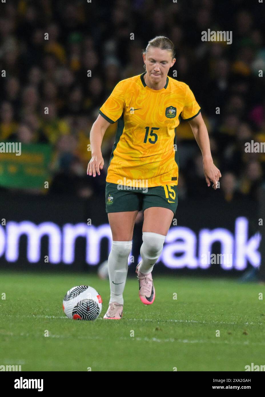 Sydney Olympic Park, Australien. Juni 2024. Die australische Fußballmannschaft Clare Hunt of Australia ist während des Spiels der „Til IT's Done“ Farewell Series zwischen Australien und China im Accor Stadium in Aktion. Endpunktzahl; Australien 2:0 China (Foto: Luis Veniegra/SOPA Images/SIPA USA) Credit: SIPA USA/Alamy Live News Stockfoto