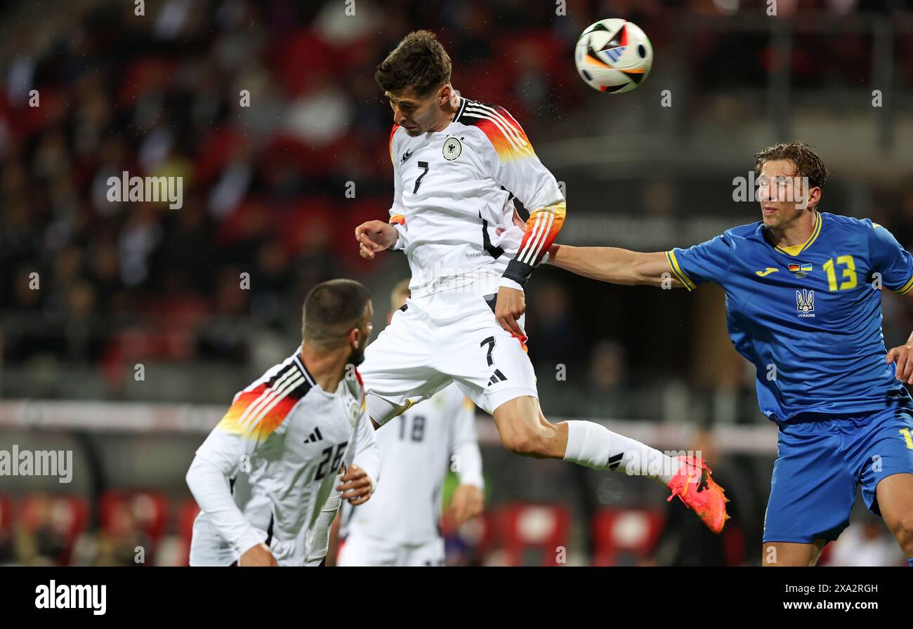 NÜRNBERG, DEUTSCHLAND - 03. JUNI: Kai Havertz von Deutschland streitet mit Illia Zabarnyi von der Ukraine während des internationalen Freundschaftsspiels zwischen Deutschland und der Ukraine im Max-Morlock-Stadion am 03. Juni 2024 in Nürnberg. © diebilderwelt / Alamy Stock Stockfoto