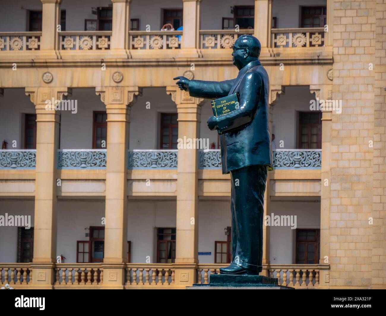 Statue von Dr. Babasaheb Ambedkar, der das Komitee für die Verfassung Indiens in Vidhana Soudha leitete. Stockfoto