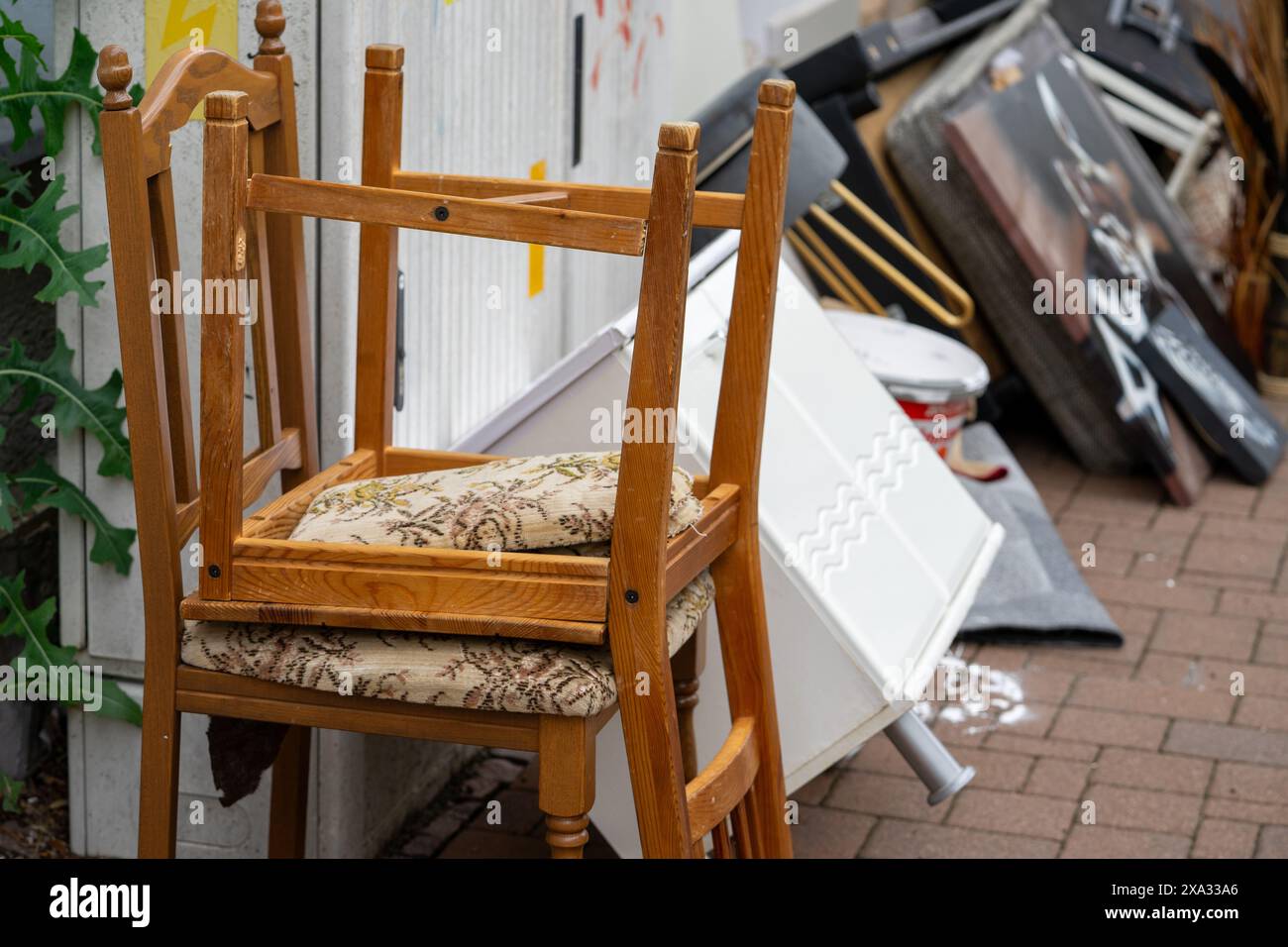 Sperrmüll zum Recycling auf der Straße in der Stadt Stockfoto