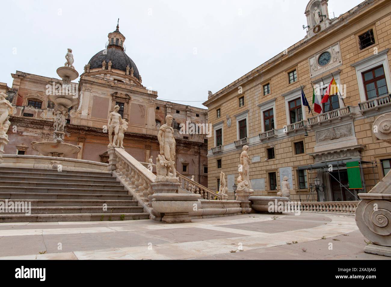 Die Fontana Pretoria oder besser bekannt als der Brunnen der Schande in Palermo, Sizilien, Italien Stockfoto