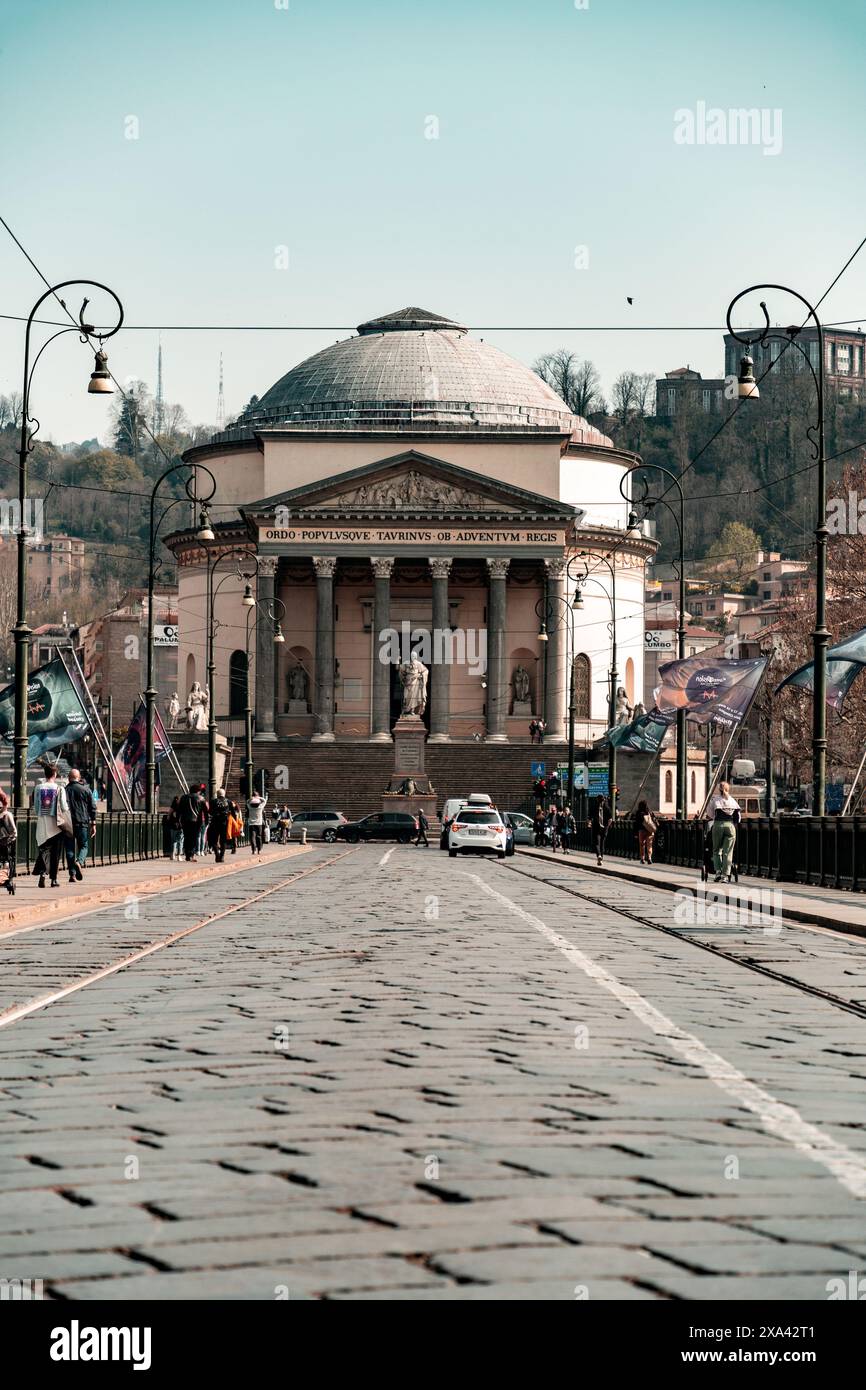 Turin, Italien - 28. März 2022: Die Kirche Gran Madre di Dio ist eine Kirche im neoklassizistischen Stil am Westufer des Po, gegenüber dem Po Stockfoto