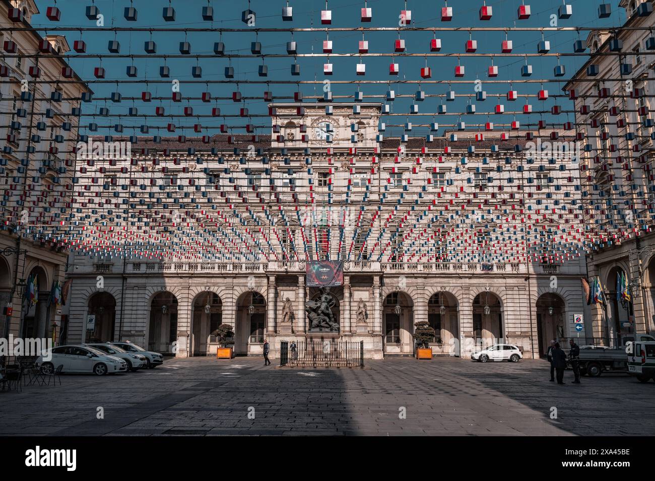 Turin, Italien - 28. März 2022: Das Rathaus von Turin an der Piazza Palazzo di Citta, Zentrum von Turin, Region Piemont, Norditalien. Stockfoto