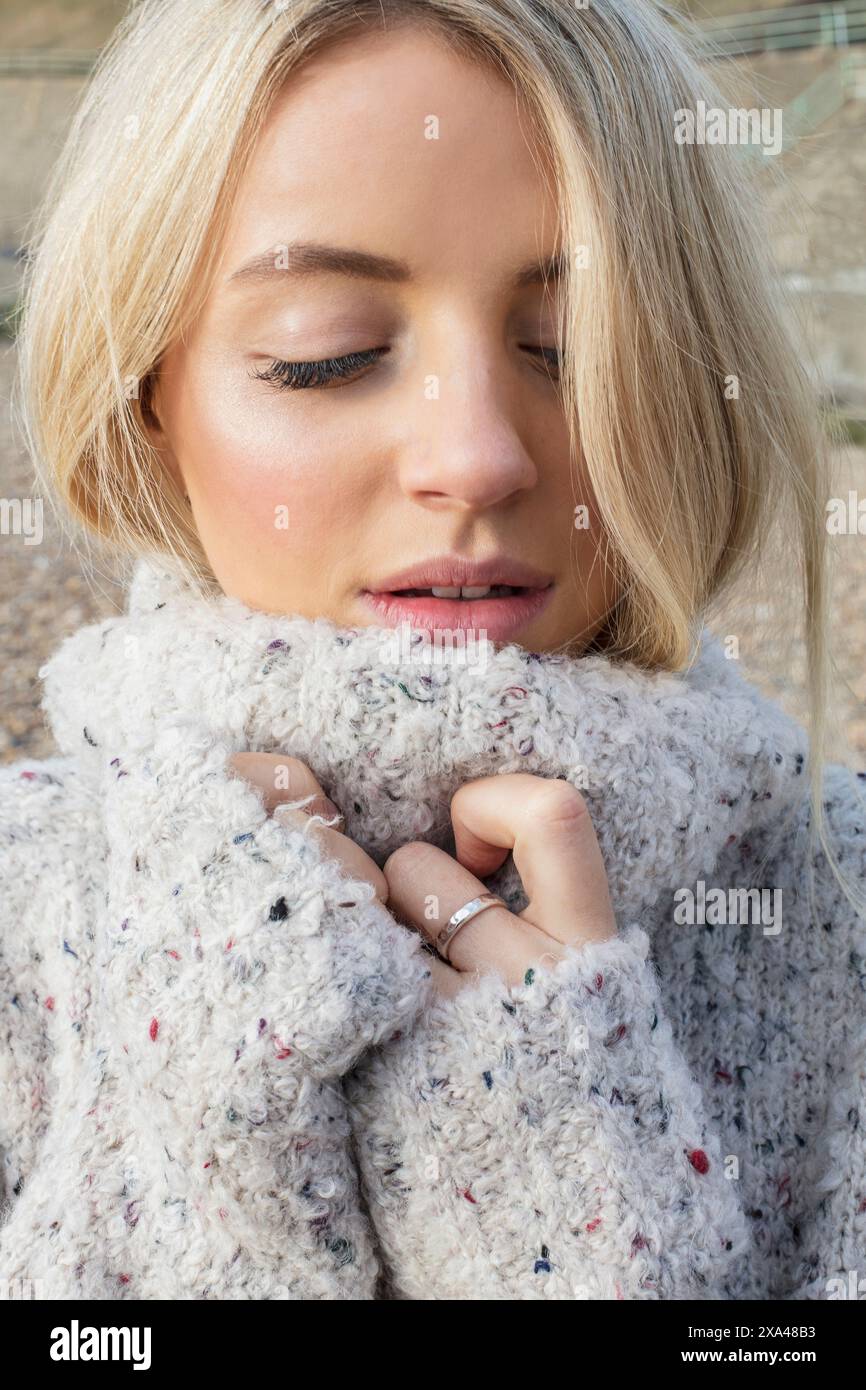 Nahaufnahme der jungen Frau im Freien Stockfoto